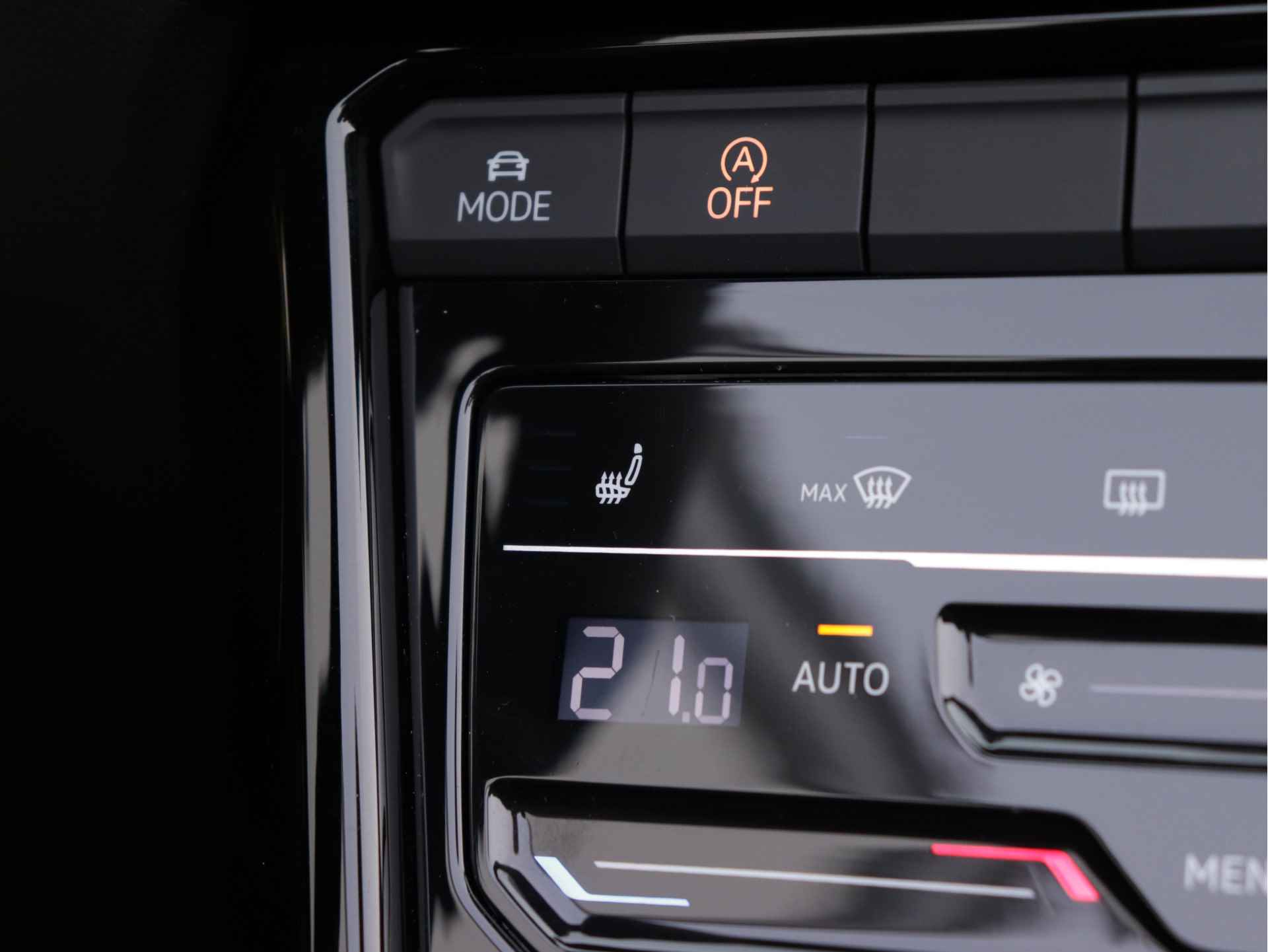 Volkswagen T-Roc Cabrio 1.5 TSI R-Line 150pk Automaat | Black Style | Navigatie | Stoel- en Stuurverwarming | 19" Velgen | - 41/66