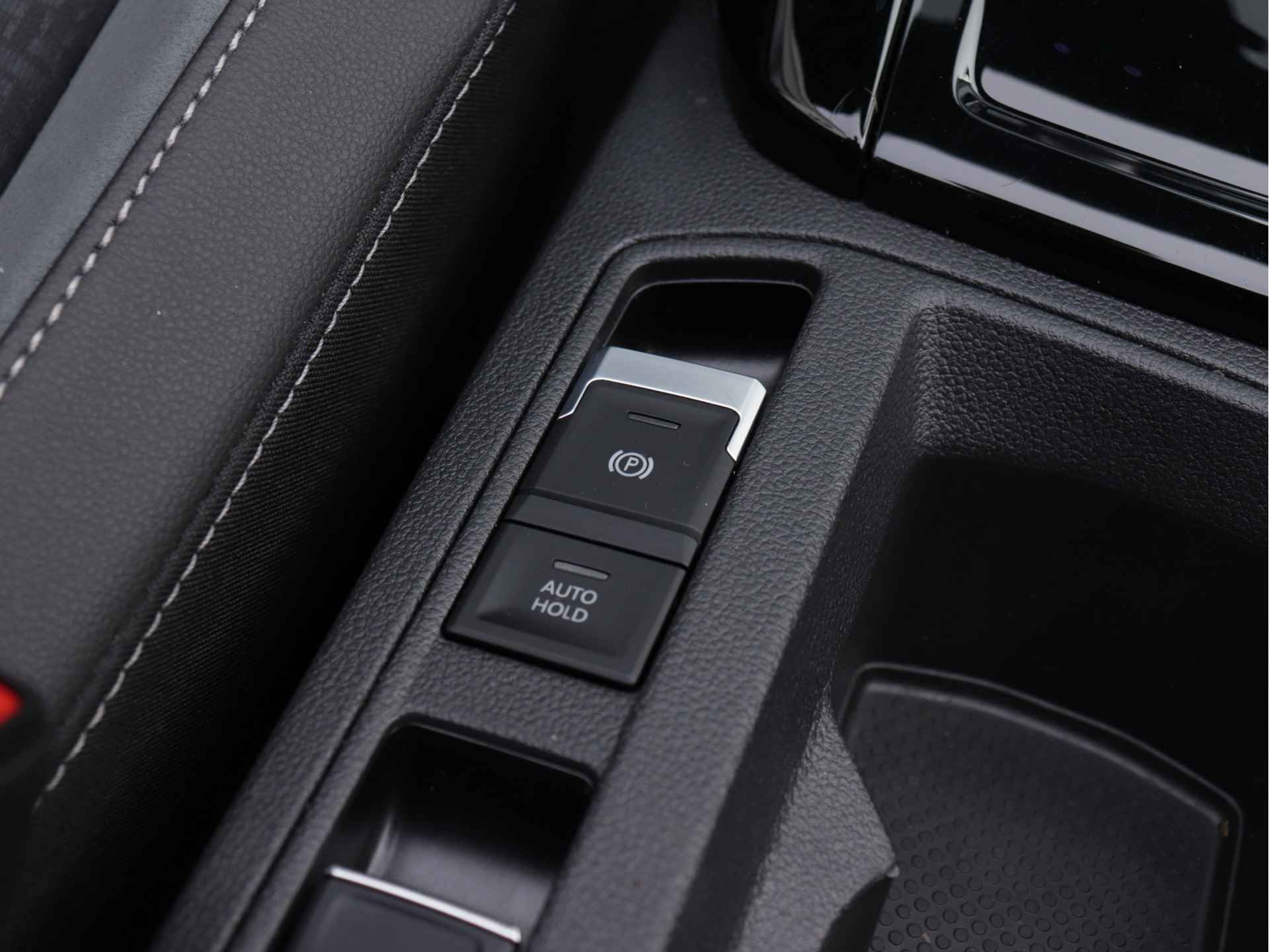 Volkswagen T-Roc Cabrio 1.5 TSI R-Line 150pk Automaat | Black Style | Navigatie | Stoel- en Stuurverwarming | 19" Velgen | - 44/66