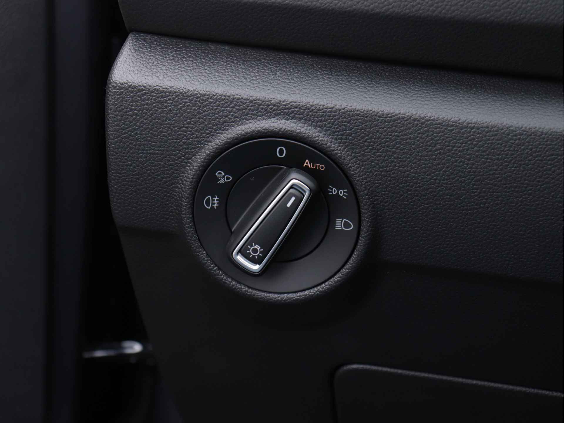 Volkswagen T-Roc Cabrio 1.5 TSI R-Line 150pk Automaat | Black Style | Navigatie | Stoel- en Stuurverwarming | 19" Velgen | - 51/66