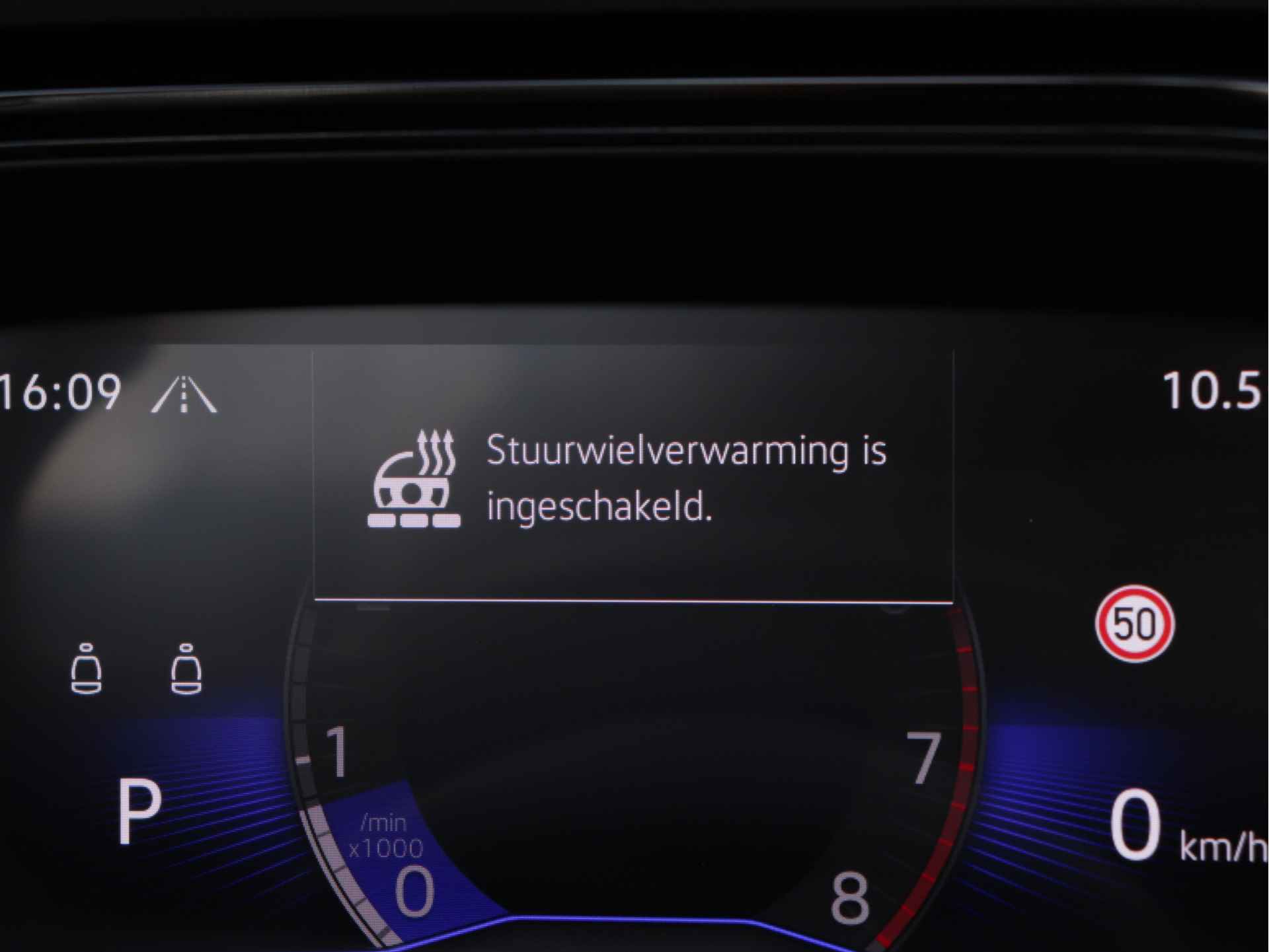 Volkswagen T-Roc Cabrio 1.5 TSI R-Line 150pk Automaat | Black Style | Navigatie | Stoel- en Stuurverwarming | 19" Velgen | - 62/66