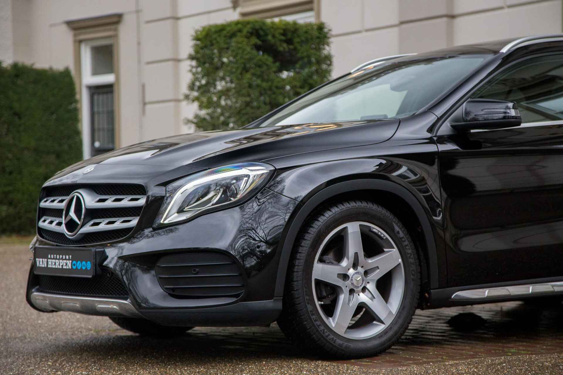 Mercedes-Benz GLA-klasse 180 AMG Pano | Trekhaak | Stoelverw | 2e eign nieuwstaat - 10/55