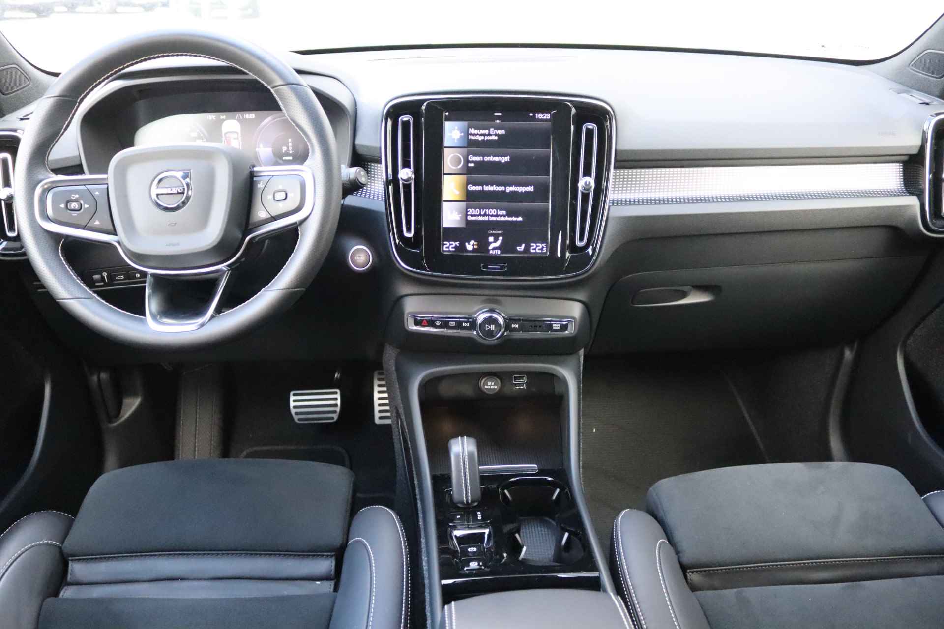 Volvo XC40 1.5 T4 Recharge R-Design Navigatie/Camera/Elektr.-klep/Carplay-android - 6/33