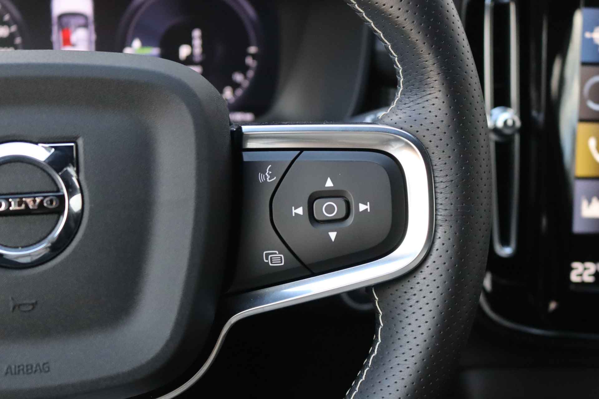 Volvo XC40 1.5 T4 Recharge R-Design Navigatie/Camera/Elektr.-klep/Carplay-android - 17/33