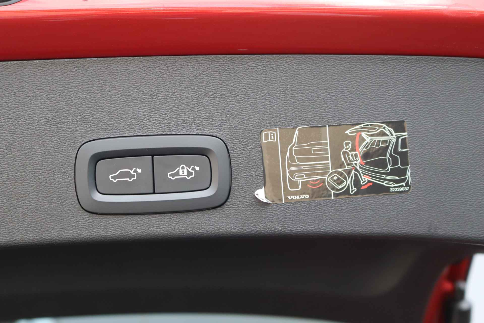 Volvo XC40 1.5 T4 Recharge R-Design Navigatie/Camera/Elektr.-klep/Carplay-android - 28/33