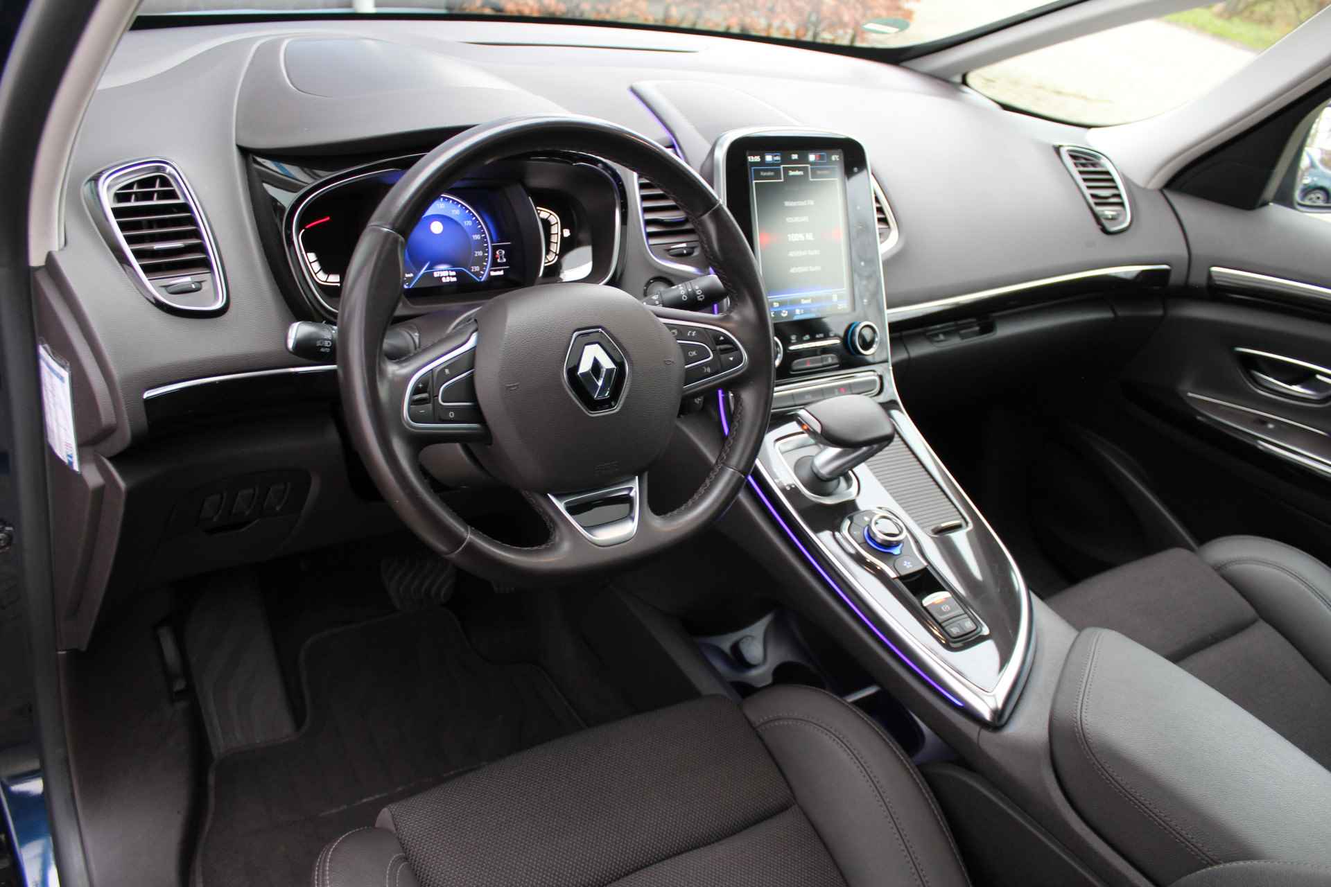 Renault Espace 225 pk Intens 7p. | Incl. 12 maanden Garantie | Panorama dak | Trekhaak | Parkeersensoren V+A | Cruise controle | Navigatie | Apple CarPlay/Android Auto | Climate controle | Keyless entry/start | Digital Cockpit | DAB | Half lederen bekleding | Dodehoek detectie | LED Koplampen | Ambient light | 18 Inch LMV | Origineel NL Auto | NAP | - 40/68