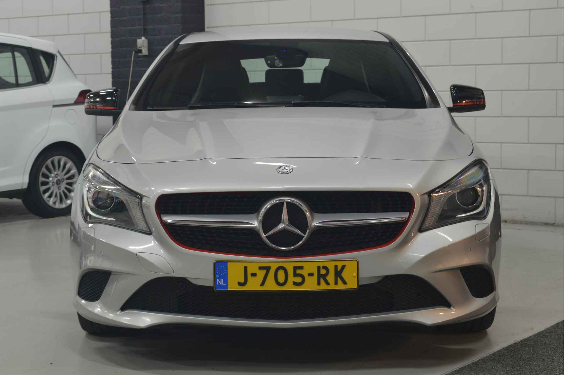 Mercedes-Benz CLA-Klasse 180 Edition 1 // 136.000 km // AIRCO // PDC v&a // CARPLAY // STOELVERWARMING // - 3/28