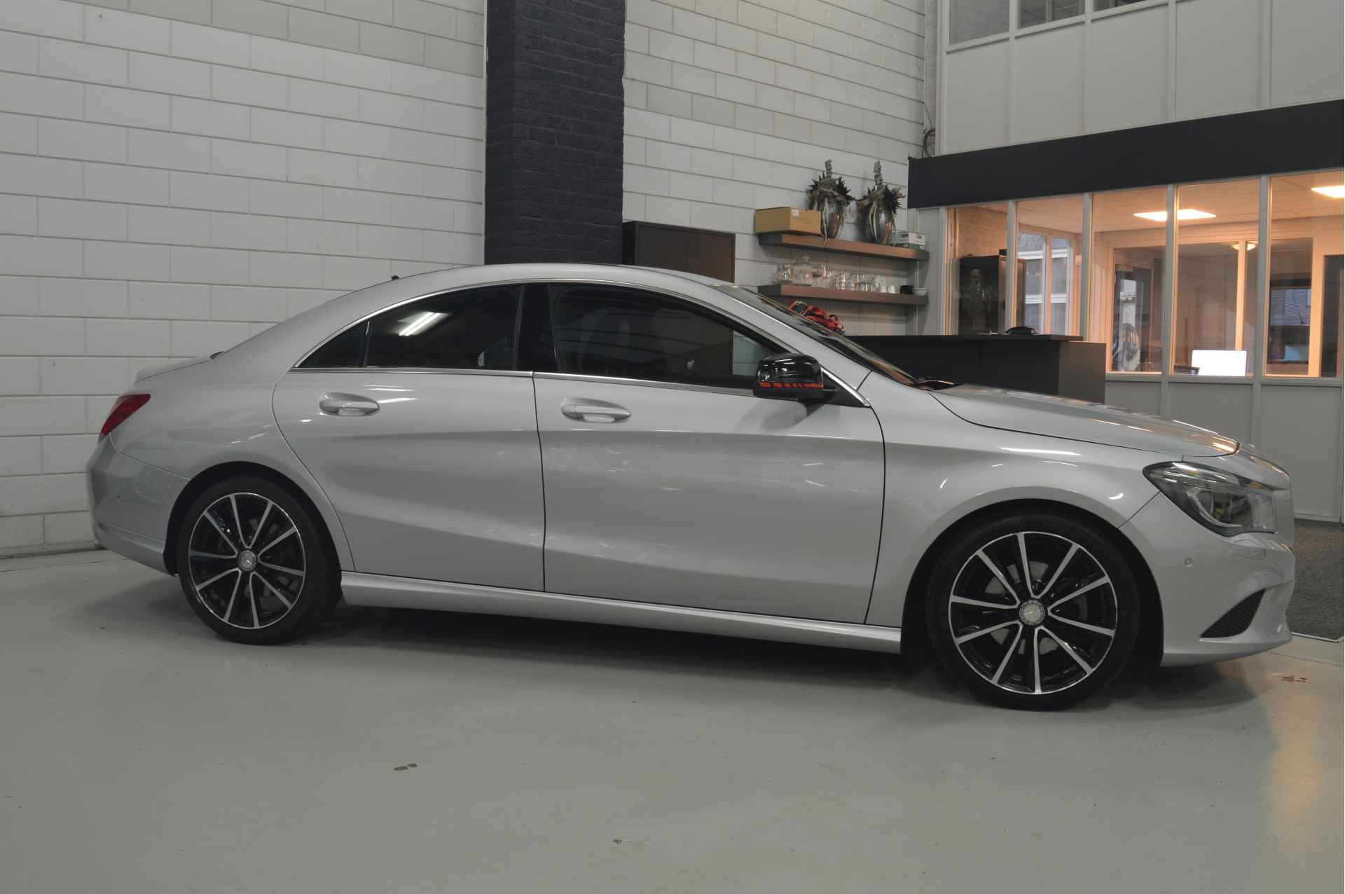 Mercedes-Benz CLA-Klasse 180 Edition 1 // 136.000 km // AIRCO // PDC v&a // CARPLAY // STOELVERWARMING // - 4/28