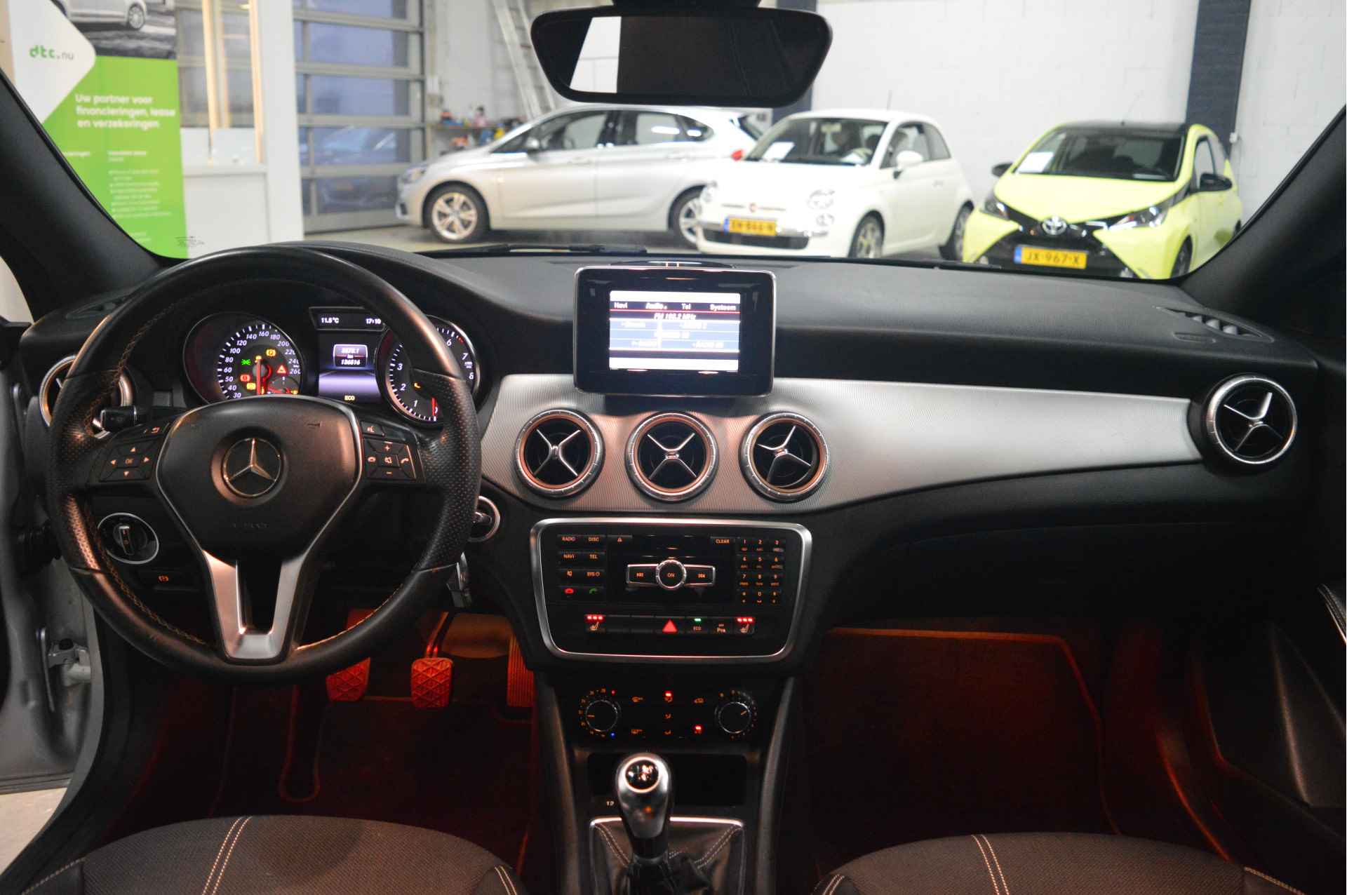 Mercedes-Benz CLA-Klasse 180 Edition 1 // 136.000 km // AIRCO // PDC v&a // CARPLAY // STOELVERWARMING // - 13/28