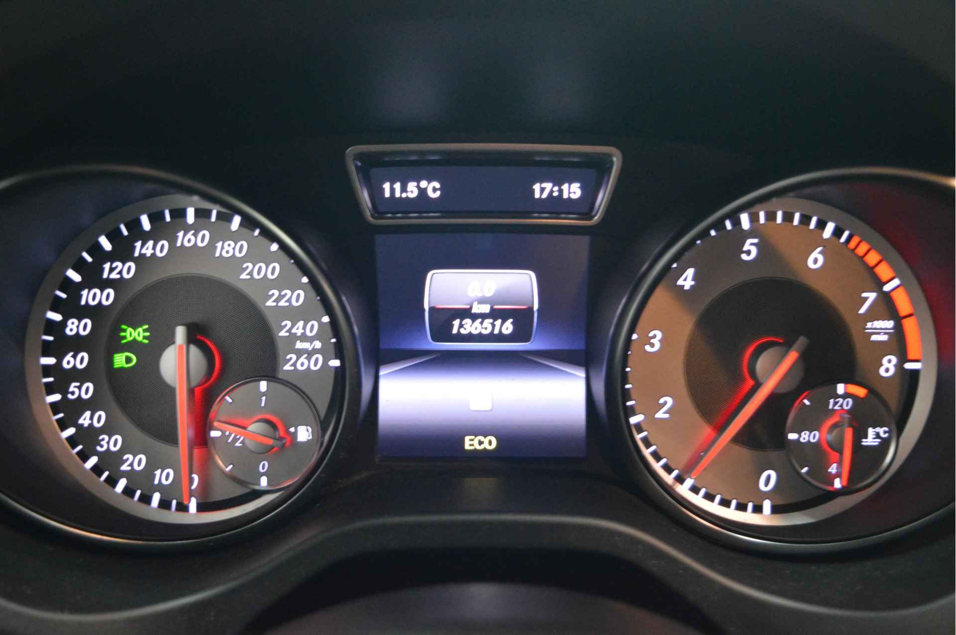 Mercedes-Benz CLA-Klasse 180 Edition 1 // 136.000 km // AIRCO // PDC v&a // CARPLAY // STOELVERWARMING // - 25/28