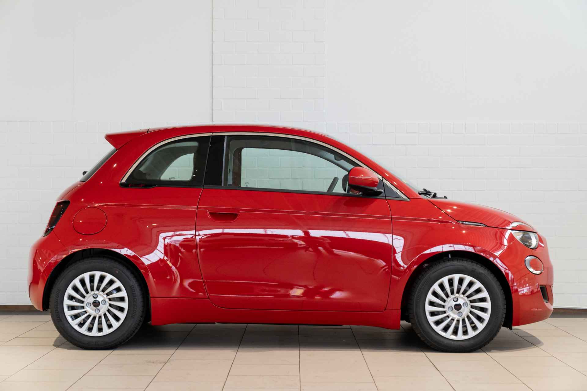 Fiat 500E RED 24 kWh | Navigatie | Pro Pack | Climate Controle | DAB | Apple Carplay & Android Auto | - 6/32