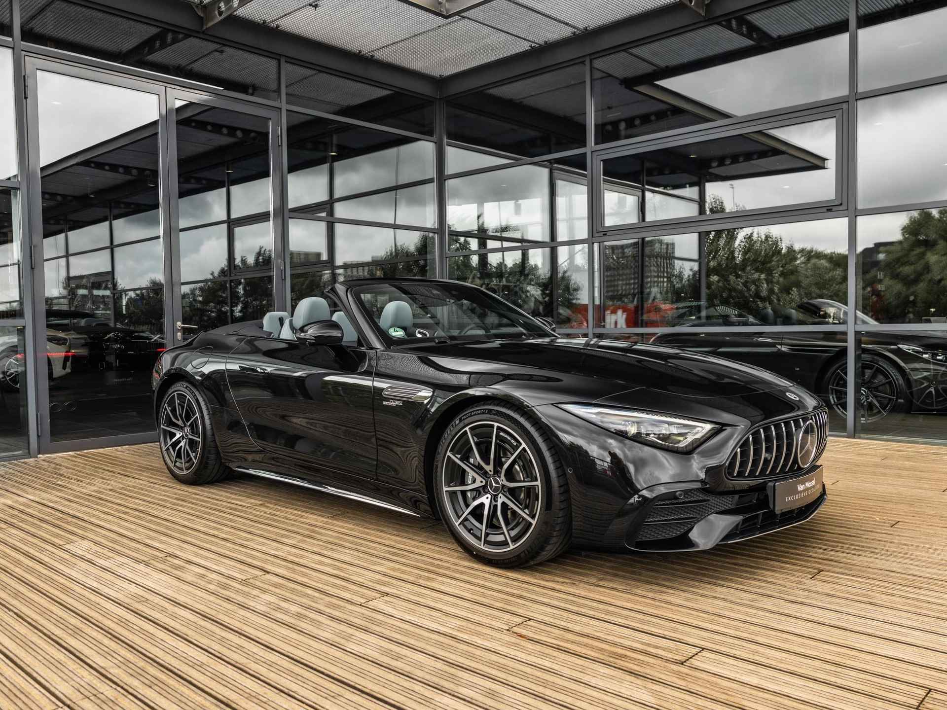 Mercedes-Benz SL-klasse Roadster AMG 43 | BURMESTER | AMG PERFORMANCE UITLAAT | KEYLESS | RIJ-ASSISTENTIEPAKKET | 360 CAMERA | STOELVENTILATIE | NEKVERWARMING | STOELMEMORY | STOELMASSAGE | SFEERVERLICHTING | - 4/45