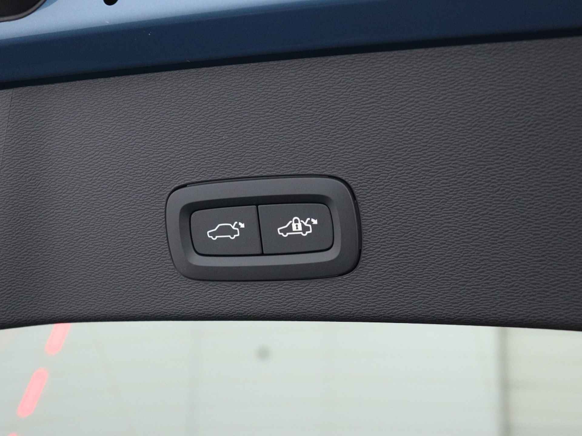 Volvo C40 Extended Plus 82 kWh | Trekhaak | Panorama dak | Camera | - 37/46