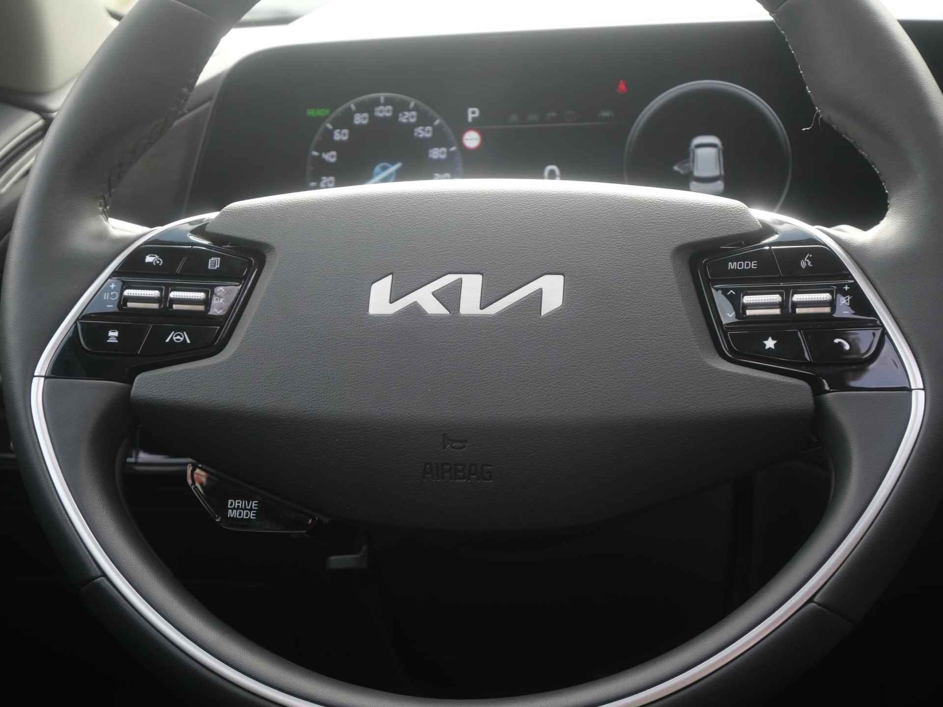 Kia Niro EV ExecutiveLine 64.8 kWh | Trekhaak | Schuif-/kanteldak | Stoel-/stuurverwarming | Elek. stoelen + geheugen | LED | Harman kardon - 9/27
