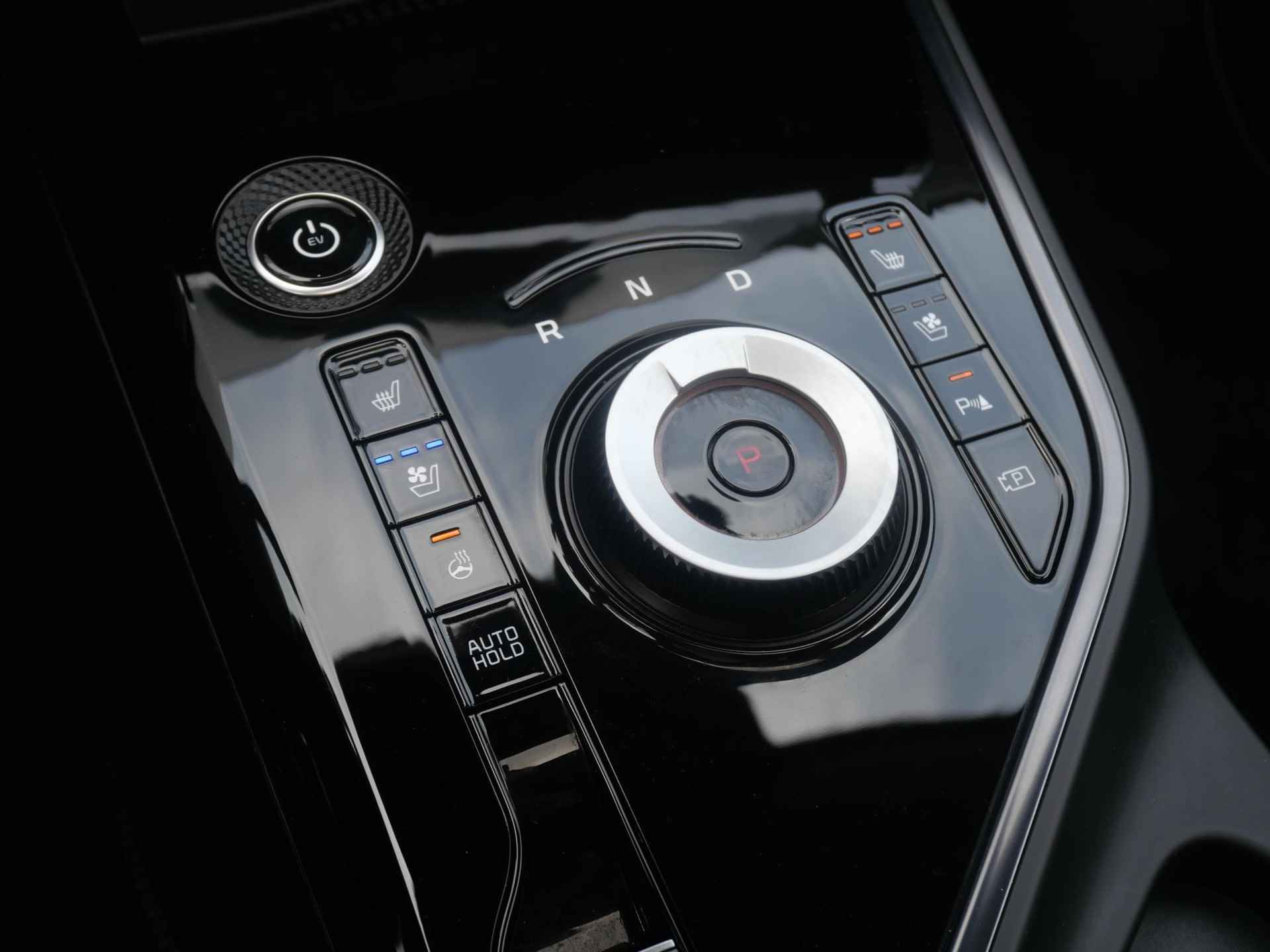 Kia Niro EV ExecutiveLine 64.8 kWh | Trekhaak | Schuif-/kanteldak | Stoel-/stuurverwarming | Elek. stoelen + geheugen | LED | Harman kardon - 11/27