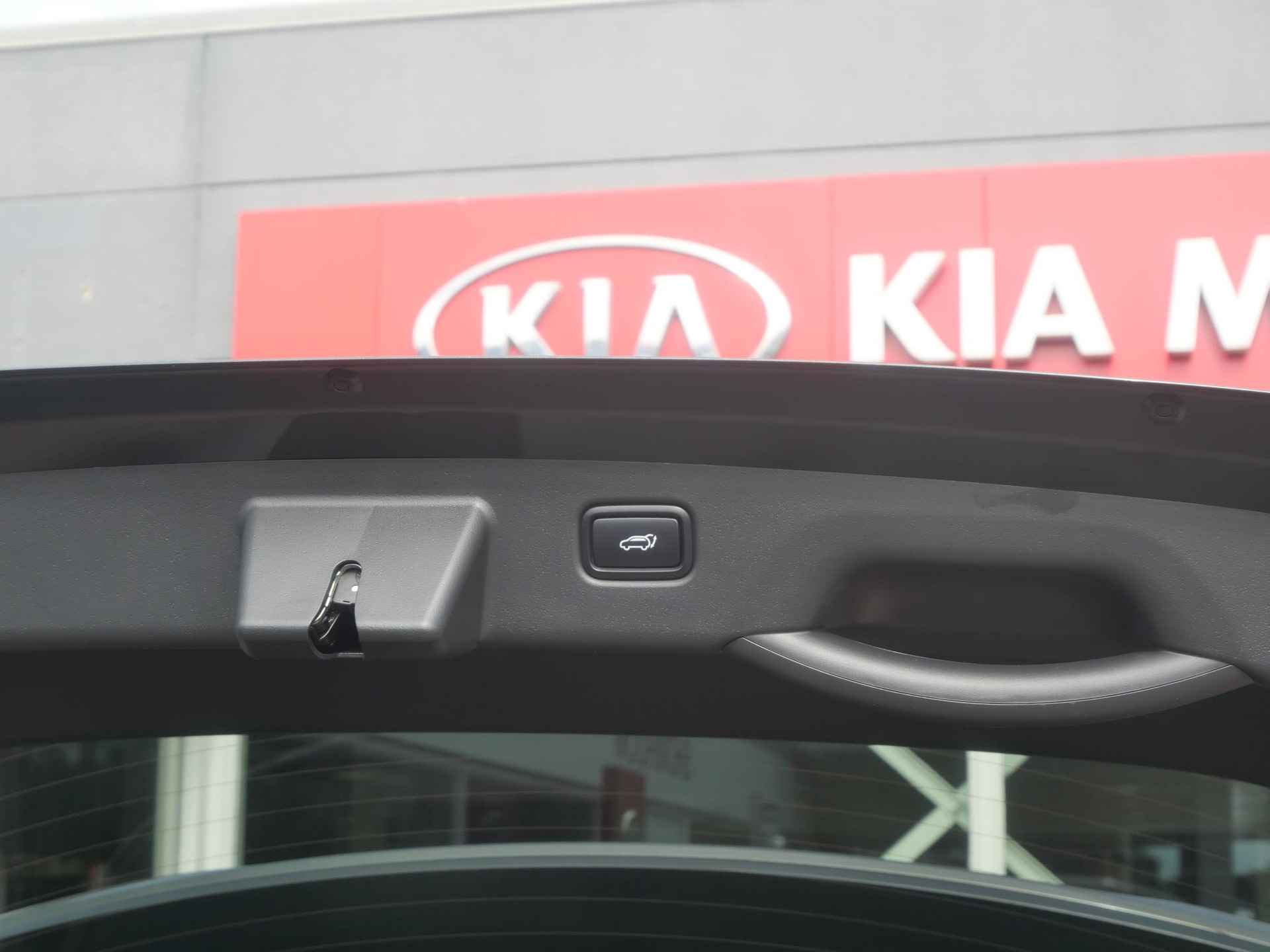 Kia Niro EV ExecutiveLine 64.8 kWh | Trekhaak | Schuif-/kanteldak | Stoel-/stuurverwarming | Elek. stoelen + geheugen | LED | Harman kardon - 18/27