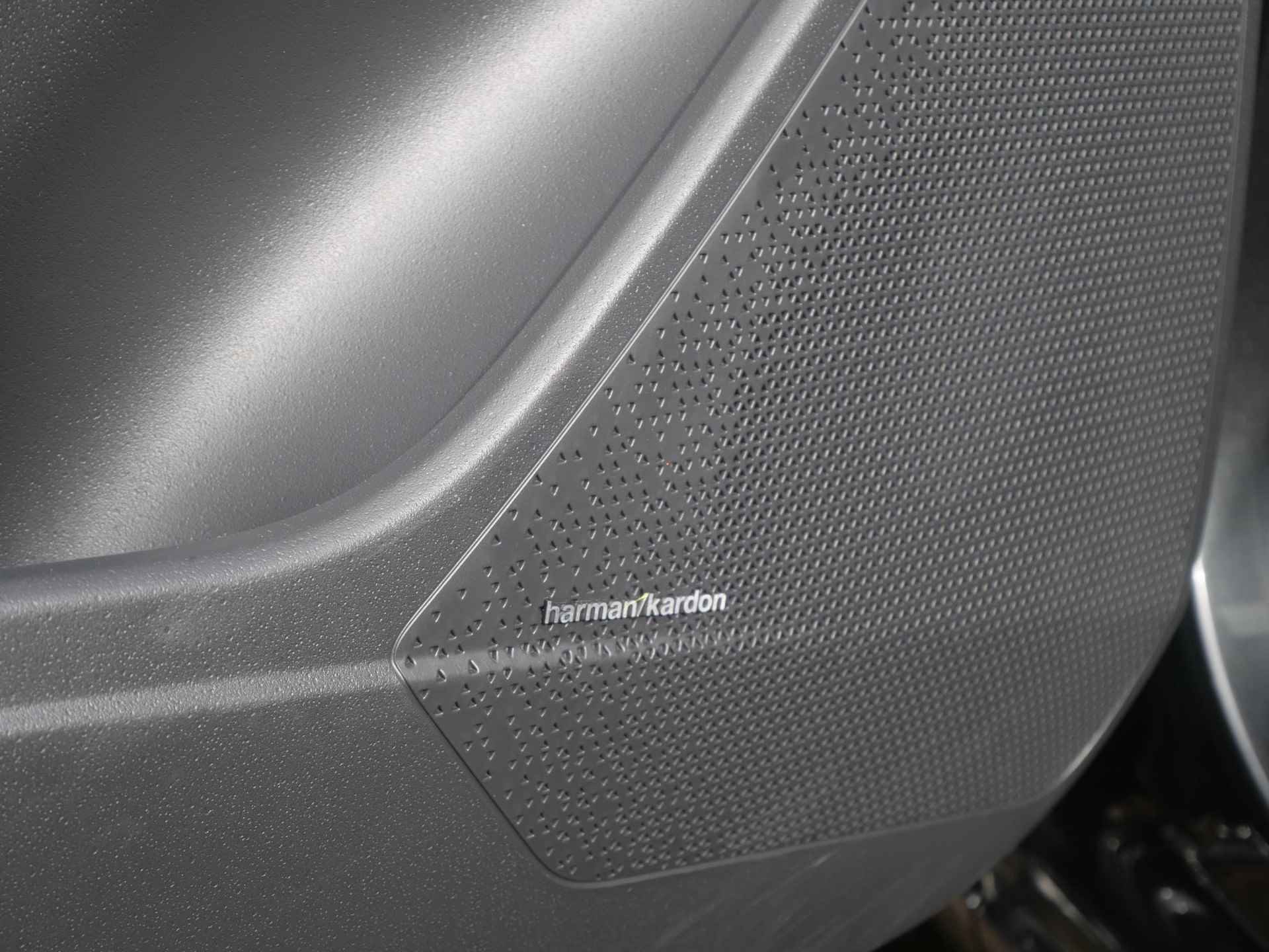 Kia Niro EV ExecutiveLine 64.8 kWh | Trekhaak | Schuif-/kanteldak | Stoel-/stuurverwarming | Elek. stoelen + geheugen | LED | Harman kardon - 21/27
