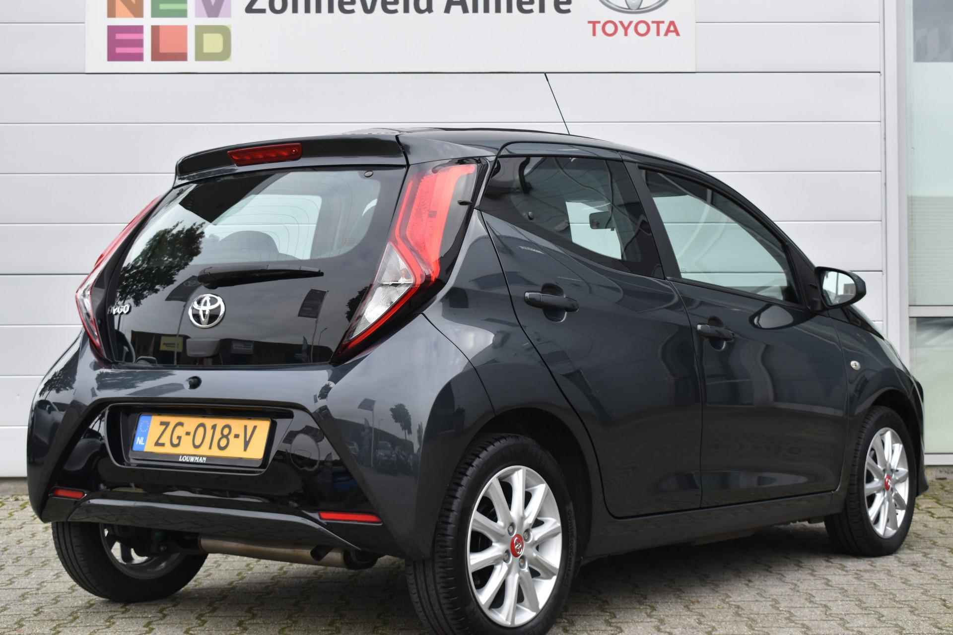 Toyota Aygo 1.0 VVT-i x-play - 7/29