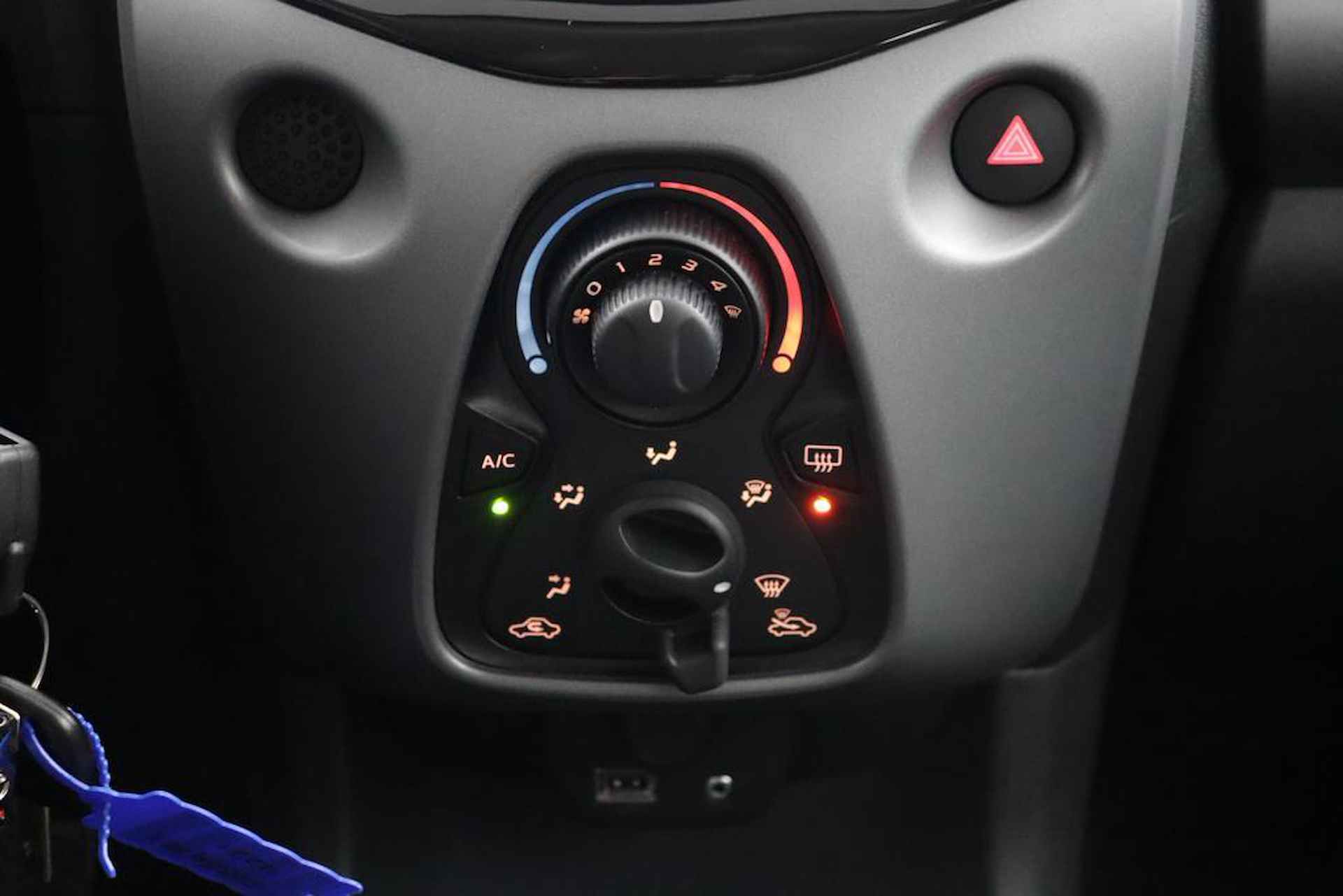 Toyota Aygo 1.0 VVT-i x-play | Airco | Apple Carplay/Android Auto | Parkeercamera | - 7/42