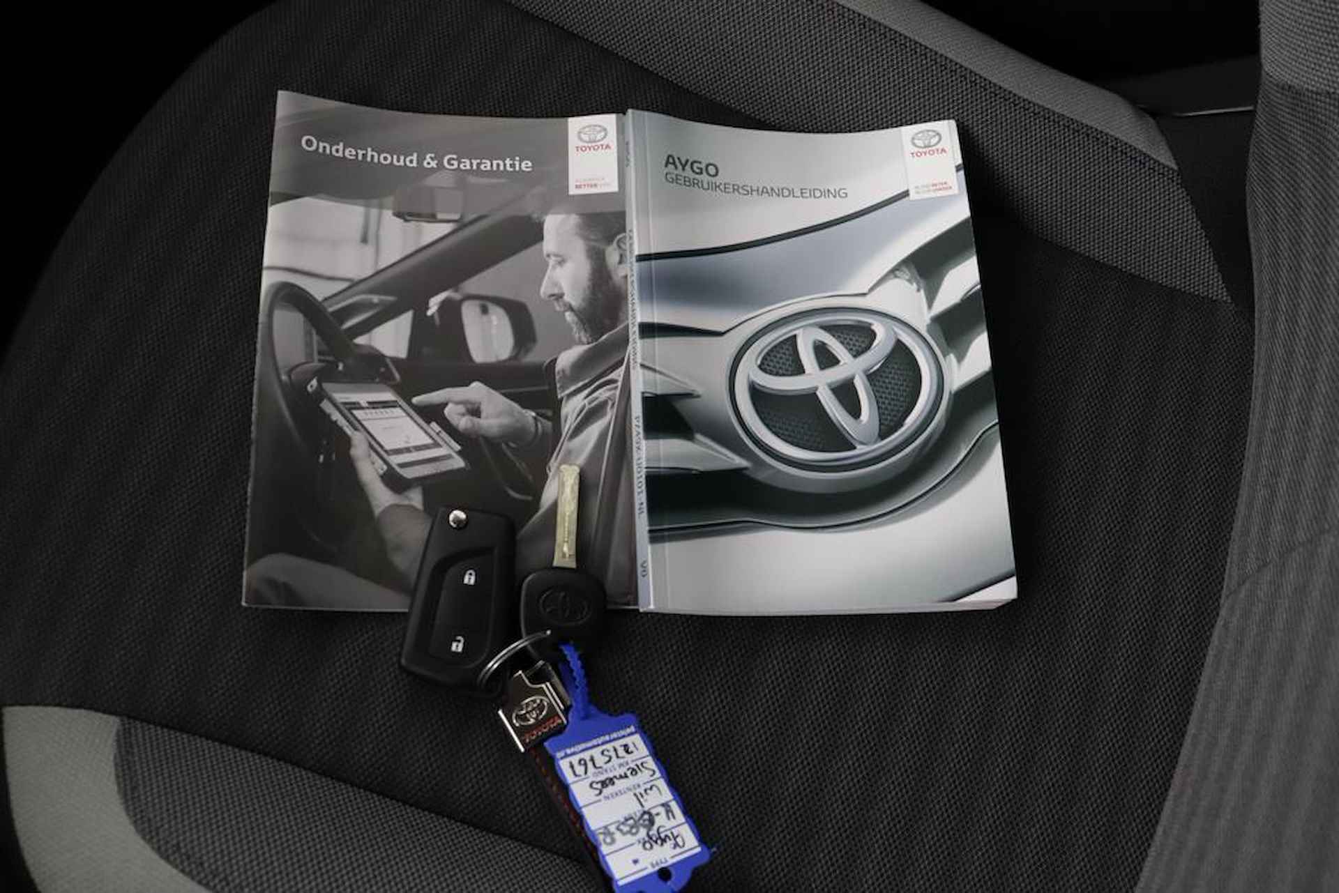 Toyota Aygo 1.0 VVT-i x-play | Airco | Apple Carplay/Android Auto | Parkeercamera | - 11/42