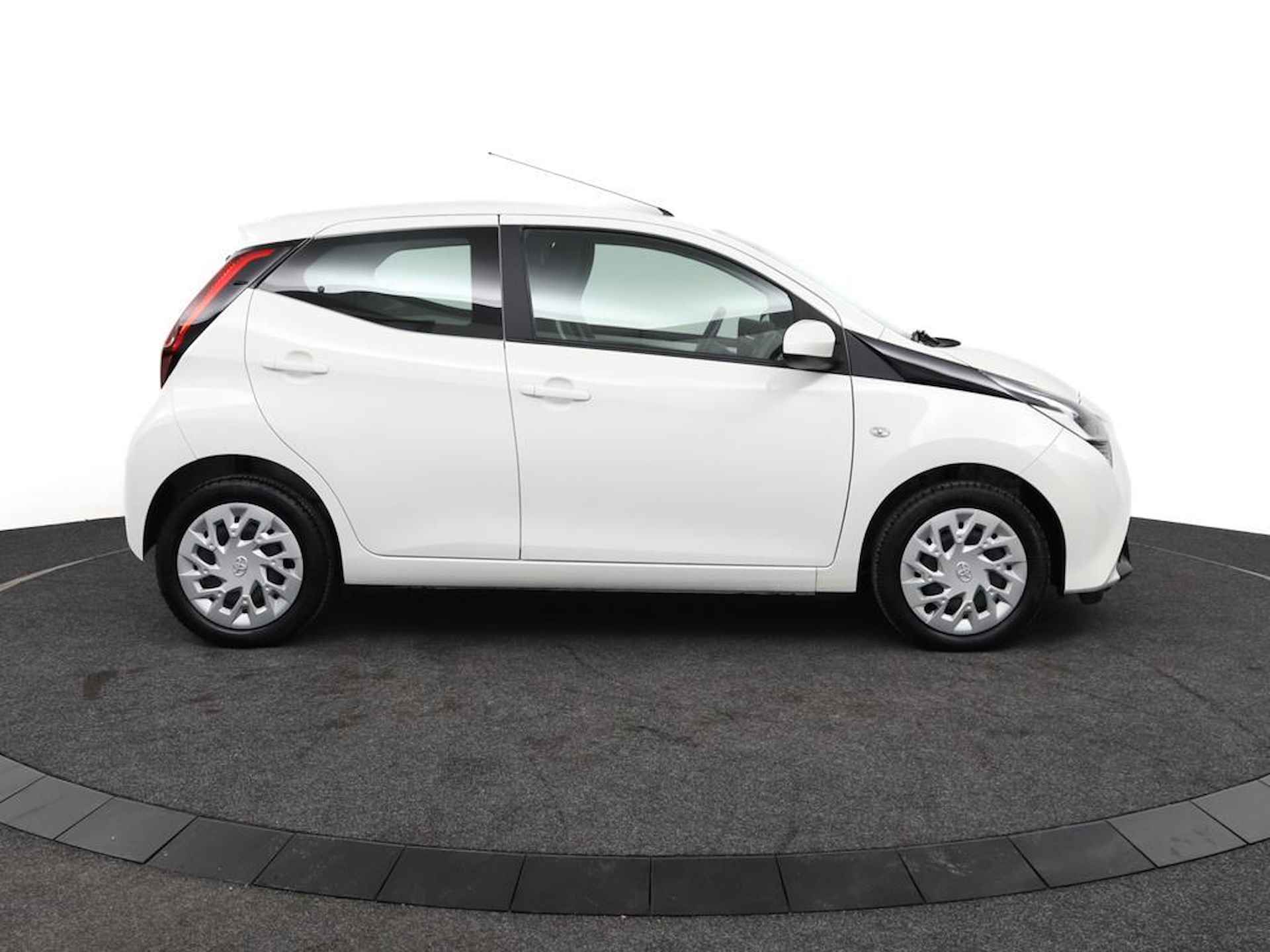 Toyota Aygo 1.0 VVT-i x-play | Airco | Apple Carplay/Android Auto | Parkeercamera | - 13/42