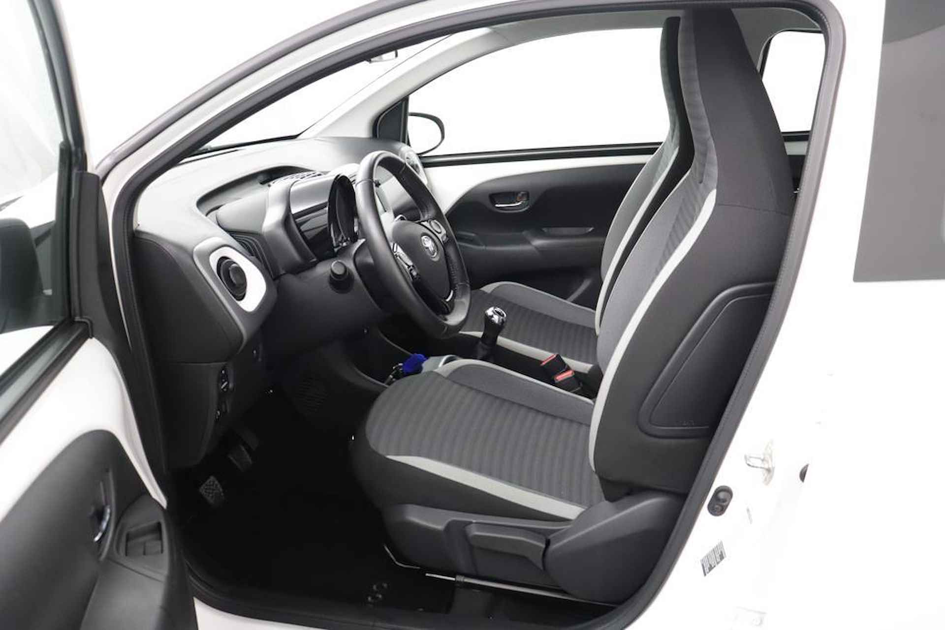 Toyota Aygo 1.0 VVT-i x-play | Airco | Apple Carplay/Android Auto | Parkeercamera | - 17/42