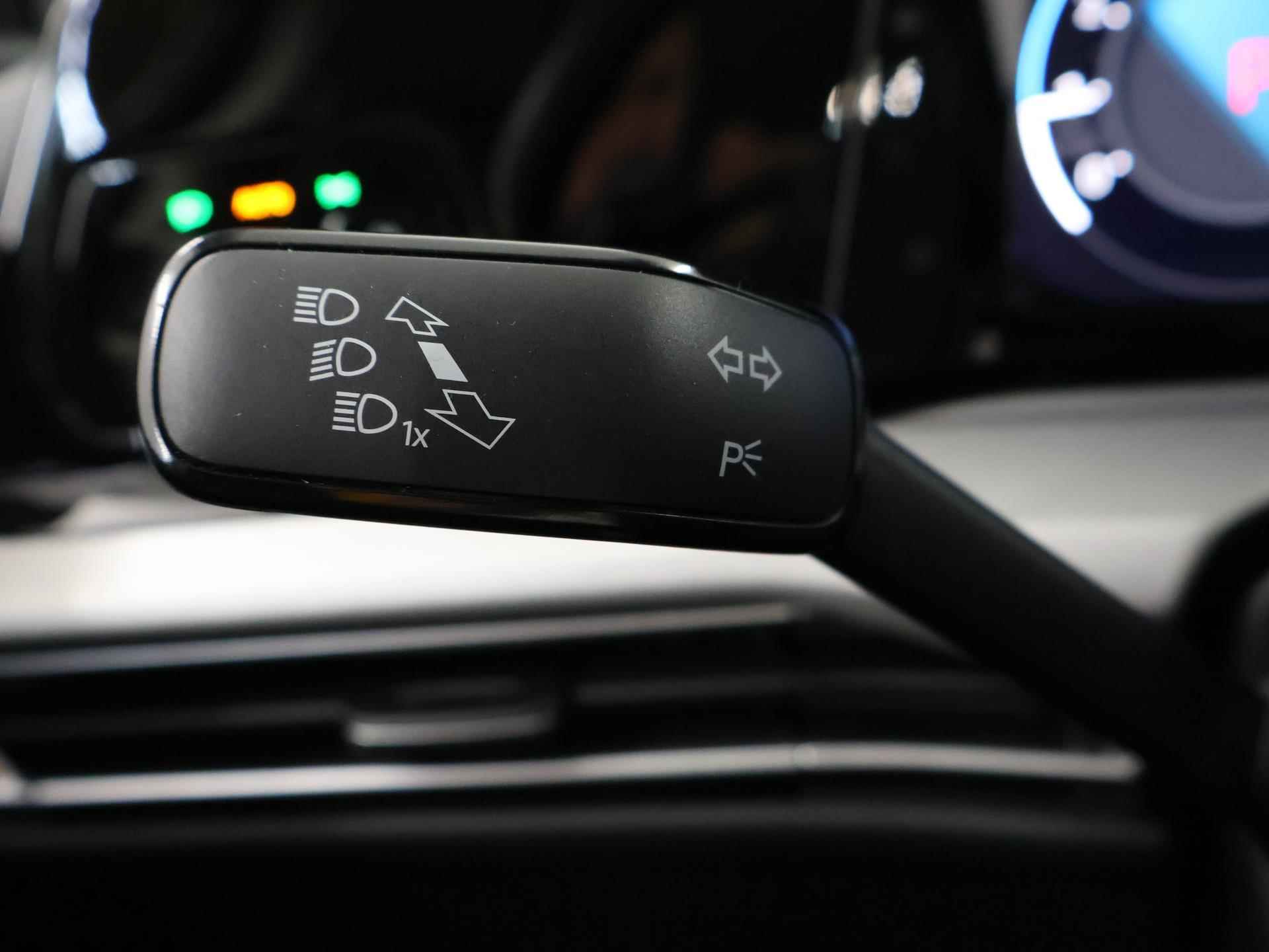 Volkswagen Golf Variant 1.0 eTSI Life Business | Stoelverwarming | Digitaal dashboard | Keyless Go | Parkeercamera | - 30/39