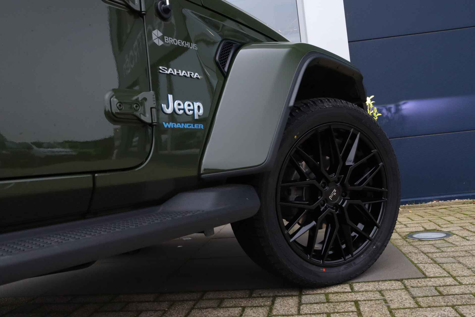 Jeep Wrangler Unlimited 4xe 380PK Sahara | 22'' Velgen | Stuur + Stoel verwarming | Camera V/A | ACC | Keyless - 17/59