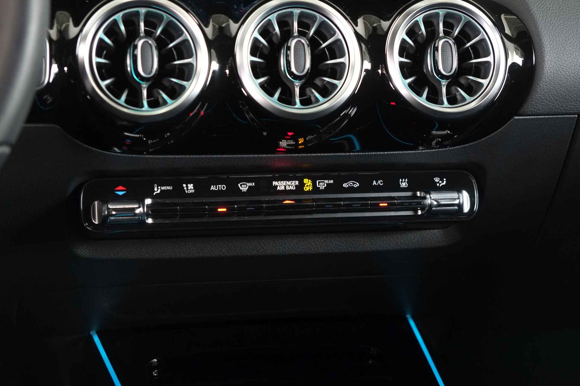 Mercedes-Benz EQA 250 Business 67 kWh / LED / DAB / Carplay / Camera - 14/28