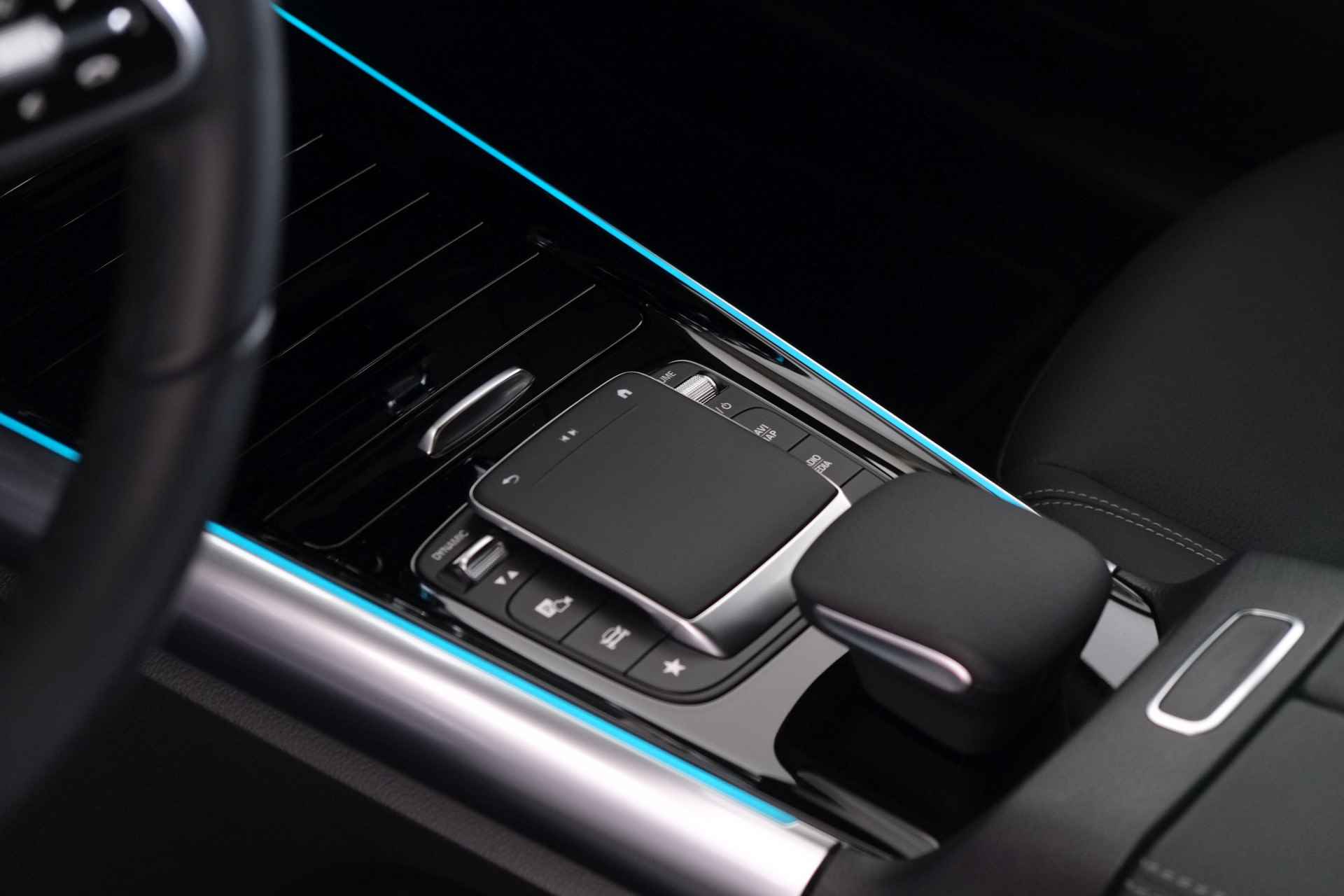 Mercedes-Benz EQA 250 Business 67 kWh / LED / DAB / Carplay / Camera - 20/28