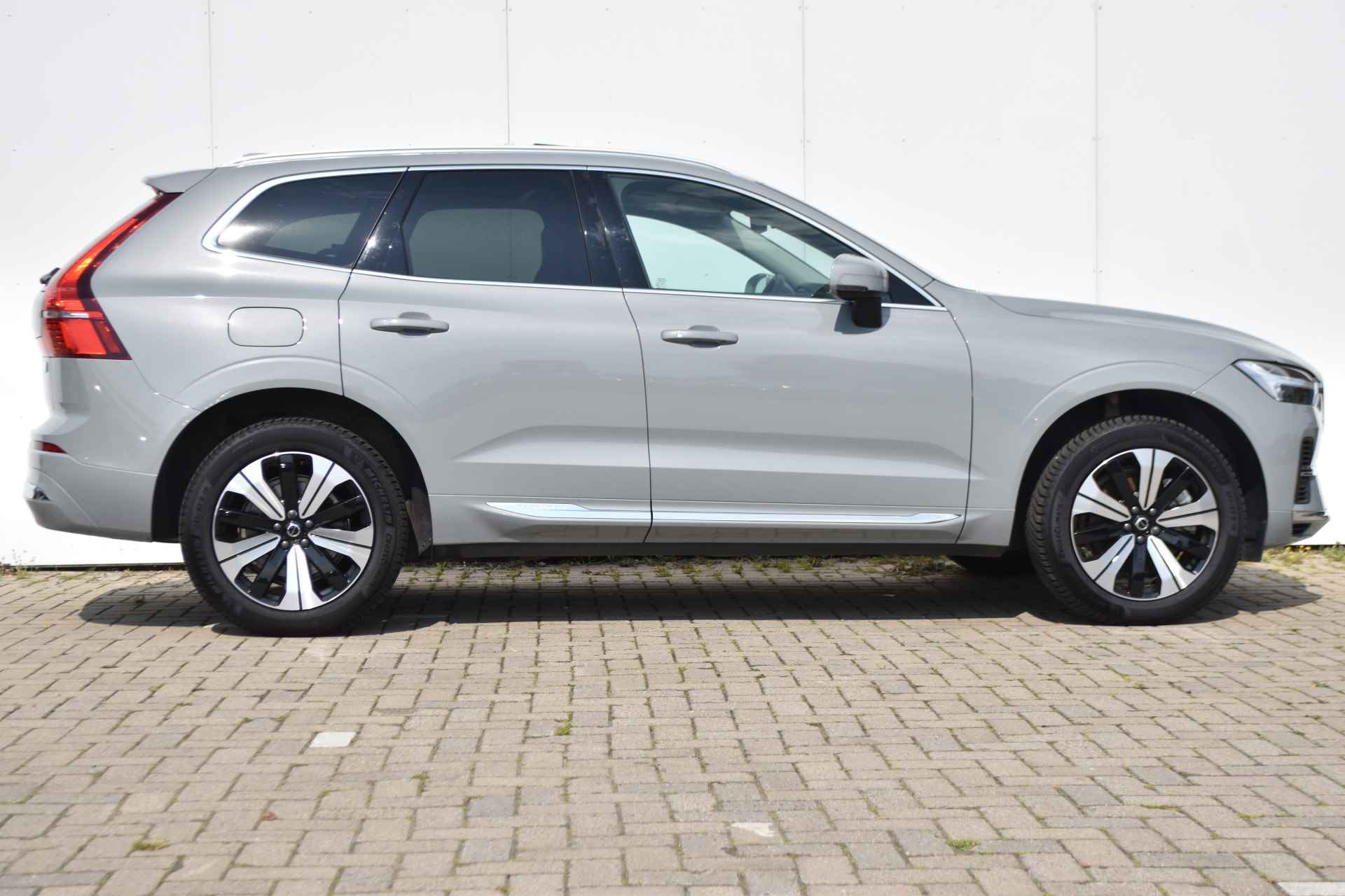 Volvo XC60 Recharge T6 AWD Plus Bright #Trekhaak #Keyless #VapourGrey - 4/37