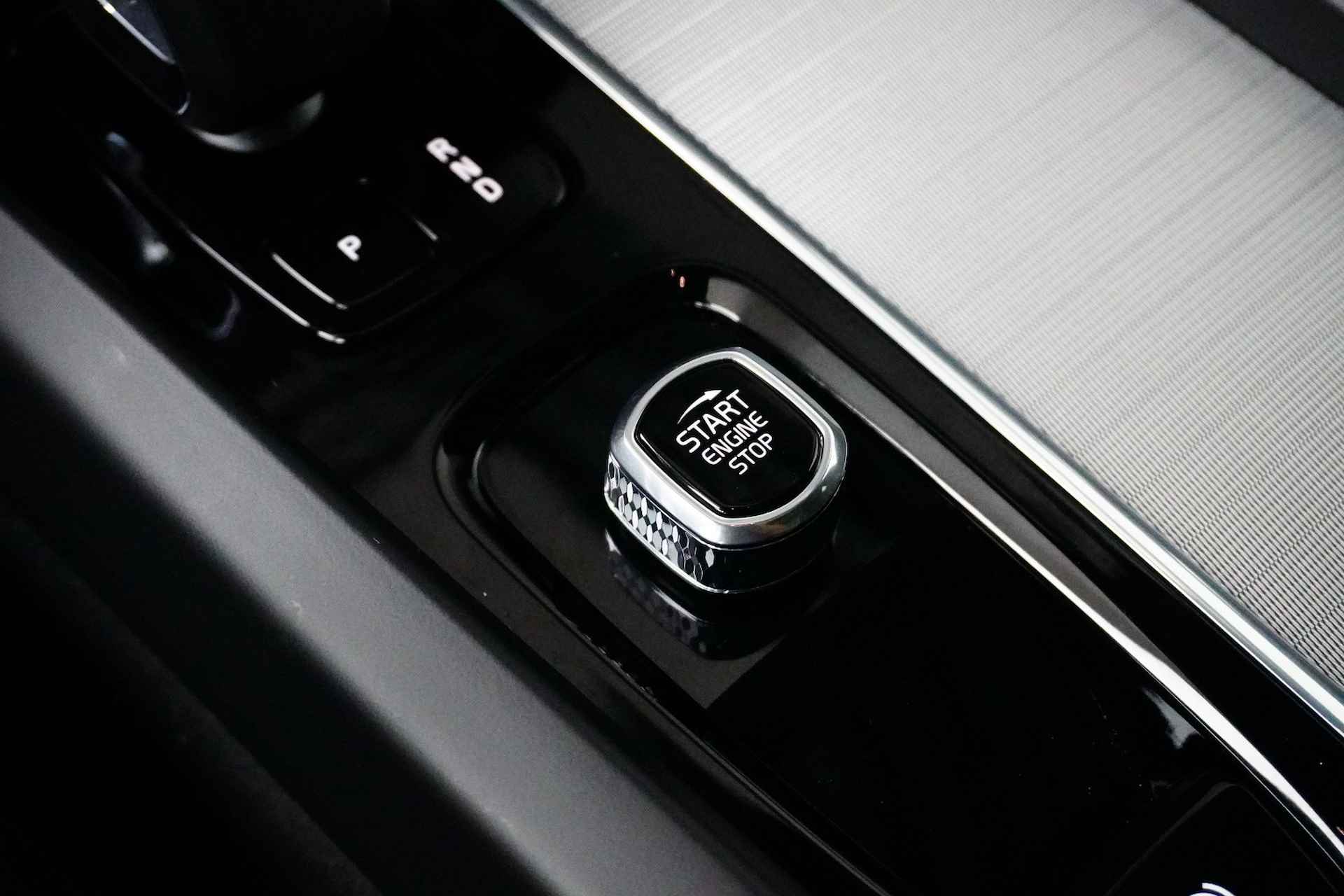 Volvo XC60 Recharge T6 AWD Plus Bright #Trekhaak #Keyless #VapourGrey - 24/37