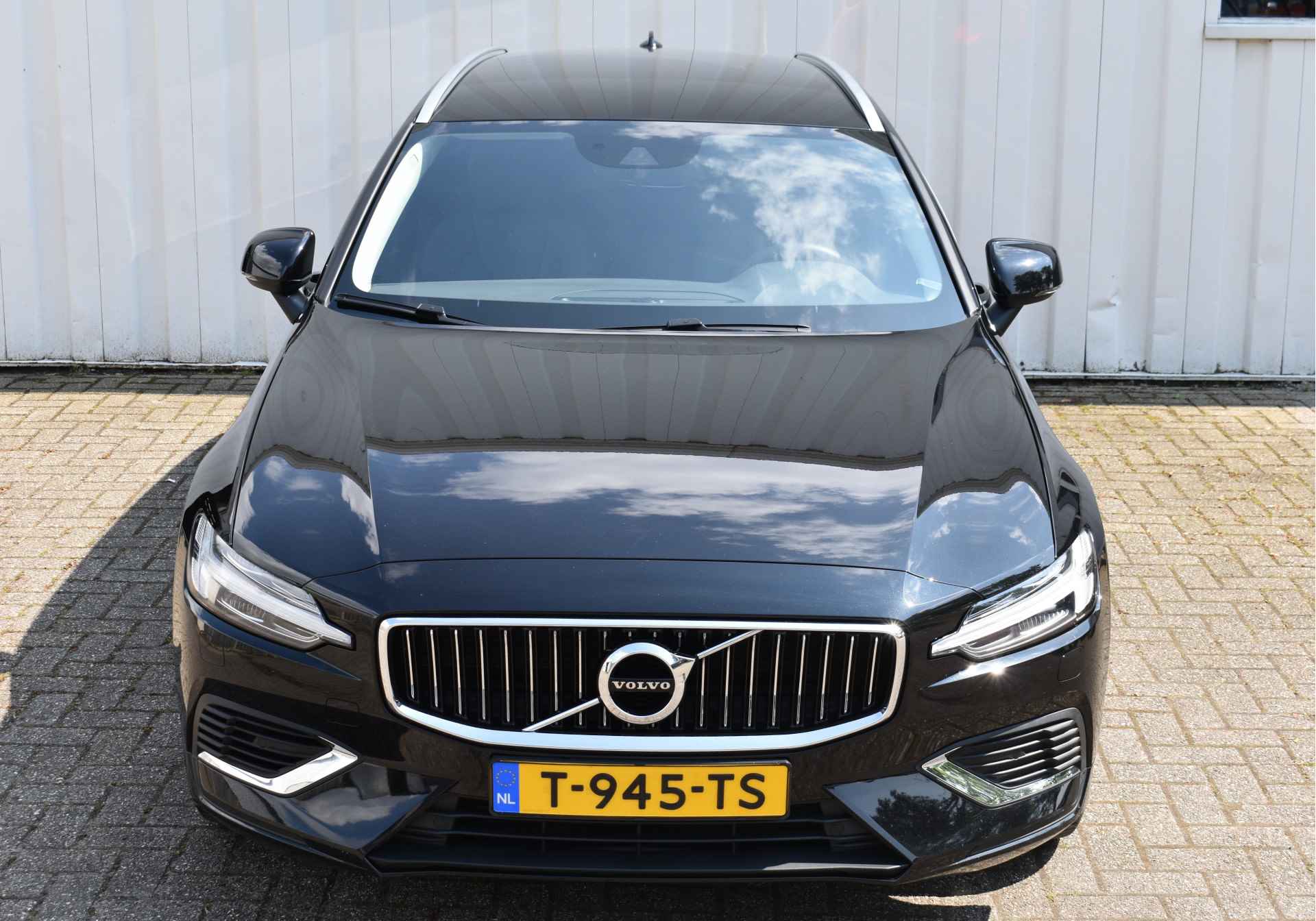Volvo V60 2.0 T6 Recharge AWD Inscription / Adapt. Cruise / Trekhaak / Camera / Keyless / 19" LMV - 55/58
