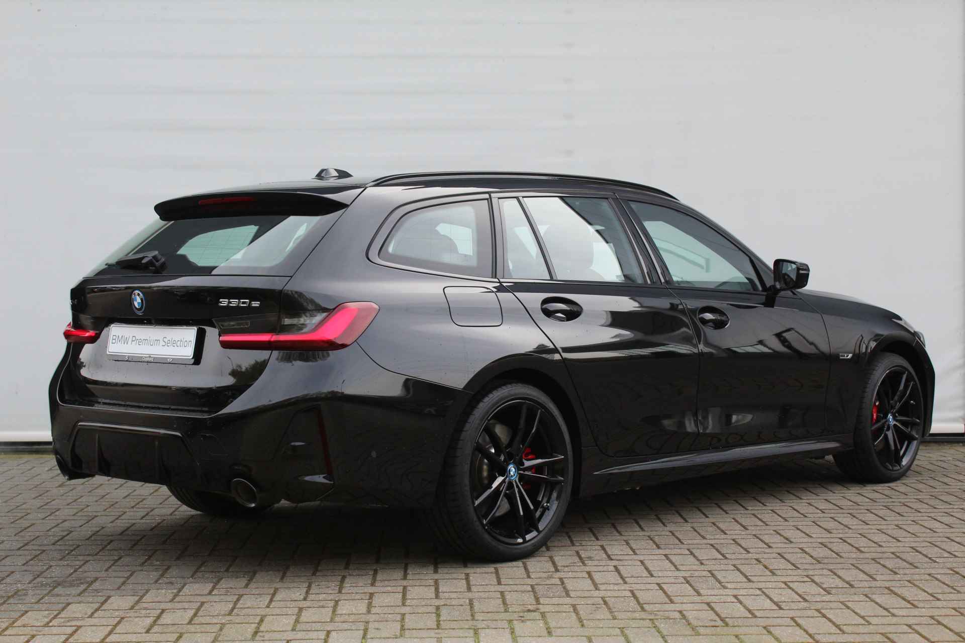 BMW 3 Serie Touring 330e xDrive High Executive M Sport Automaat / Panoramadak / Adaptieve LED  / Parking Assistant Plus / Sportstoelen / Adaptief M Onderstel / Active Cruise Control - 4/31