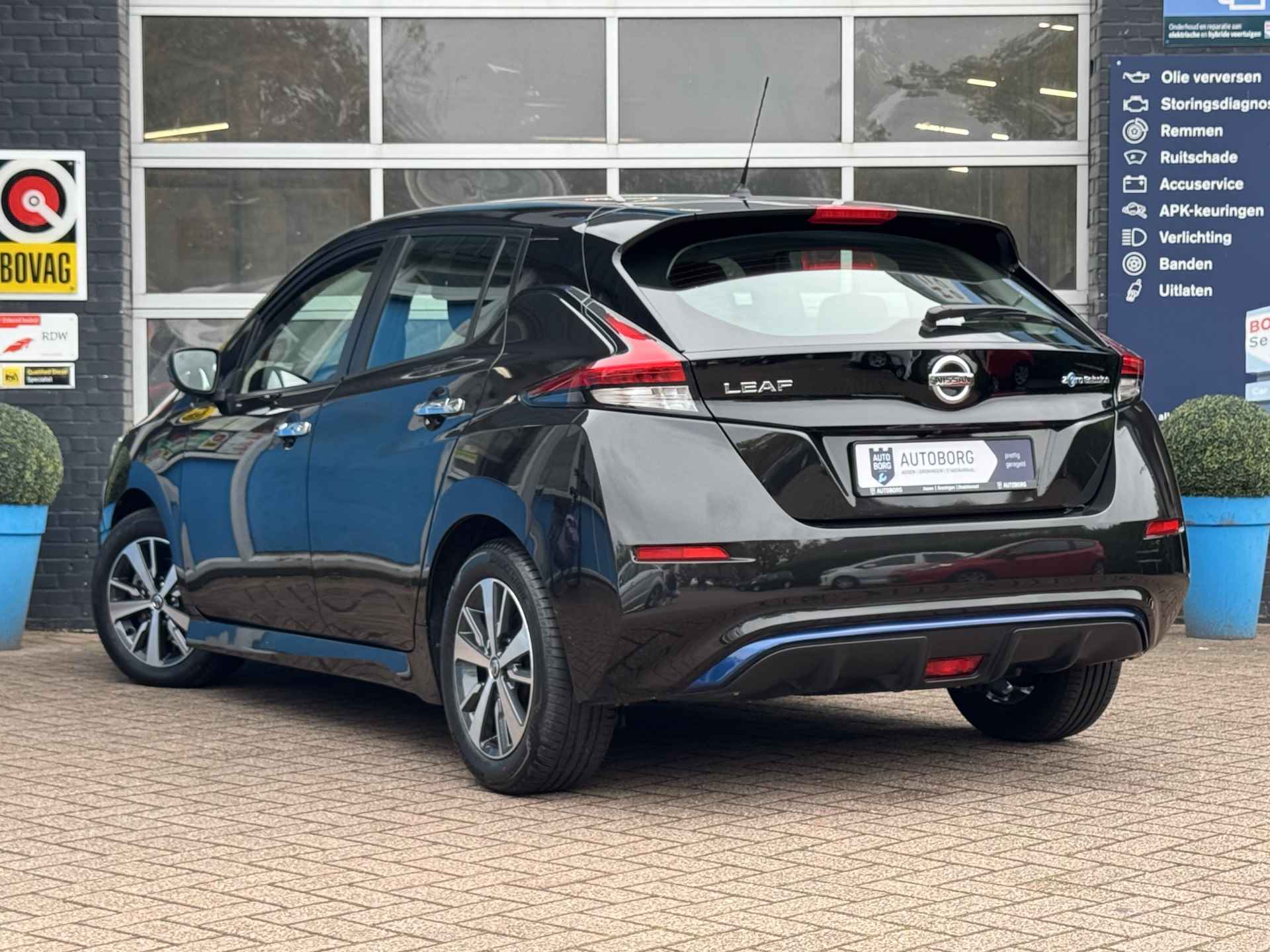 Nissan LEAF *INCLUSIEF LAADPAAL* Acenta 40 kWh | Warmtepomp | Rijstrook Correctie | Apple Carplay | Cruise Control Adaptief | Rijklaar + 12 Maand BOVAG Garantie - 4/38