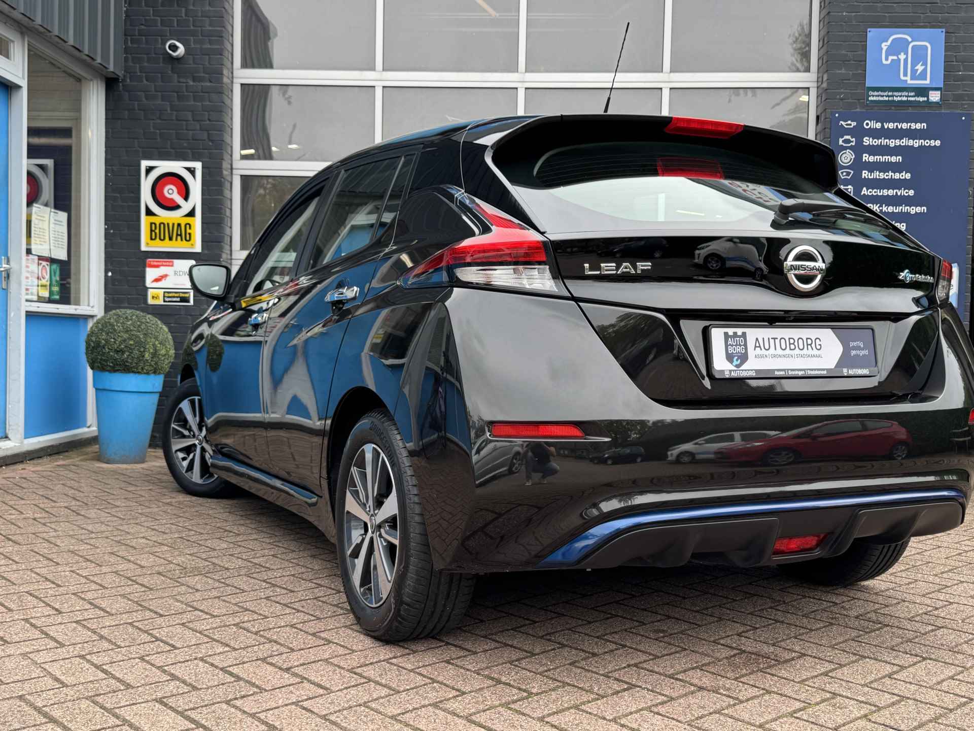 Nissan LEAF *INCLUSIEF LAADPAAL* Acenta 40 kWh | Warmtepomp | Rijstrook Correctie | Apple Carplay | Cruise Control Adaptief | Rijklaar + 12 Maand BOVAG Garantie - 32/38