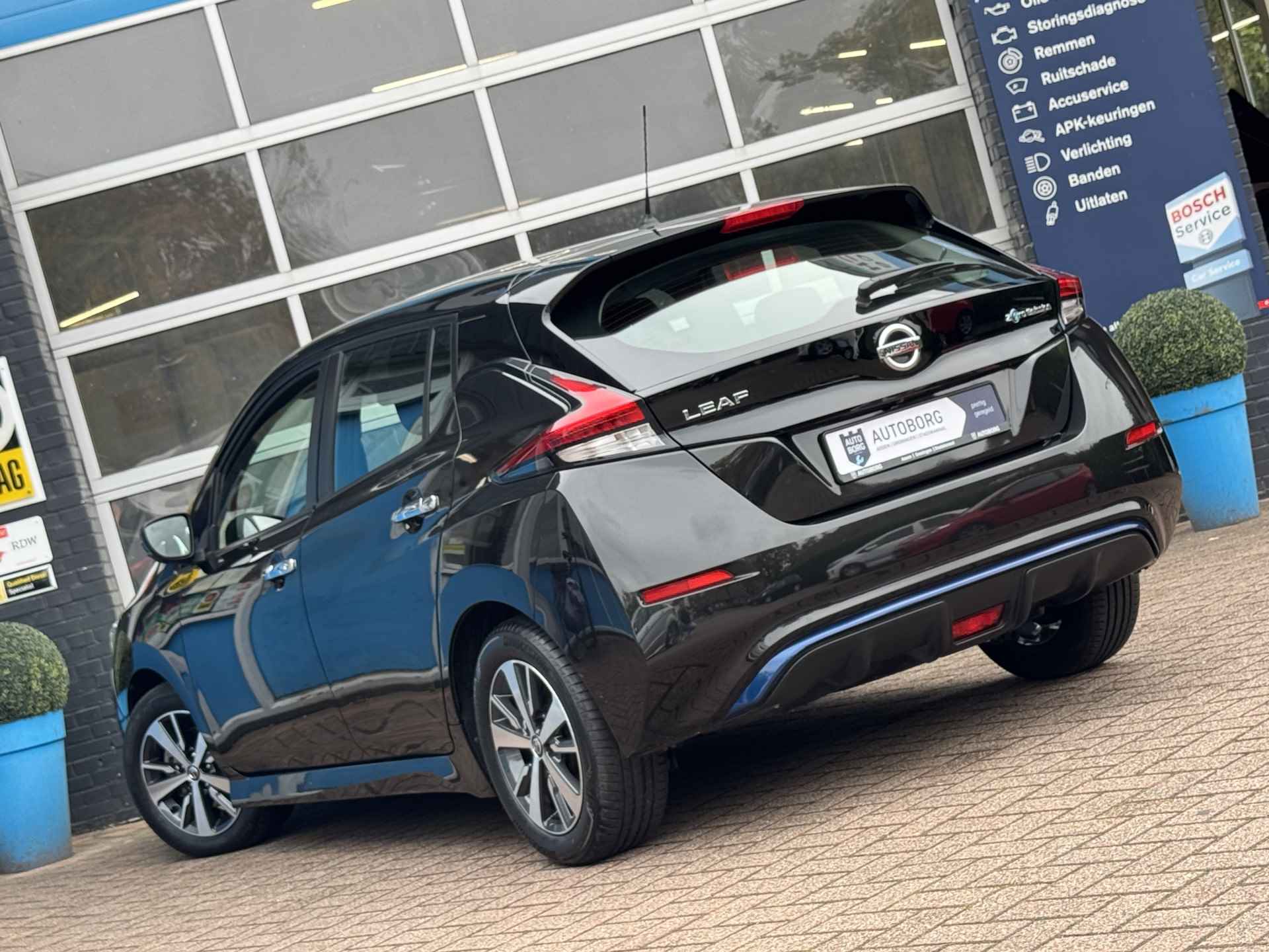 Nissan LEAF *INCLUSIEF LAADPAAL* Acenta 40 kWh | Warmtepomp | Rijstrook Correctie | Apple Carplay | Cruise Control Adaptief | Rijklaar + 12 Maand BOVAG Garantie - 34/38