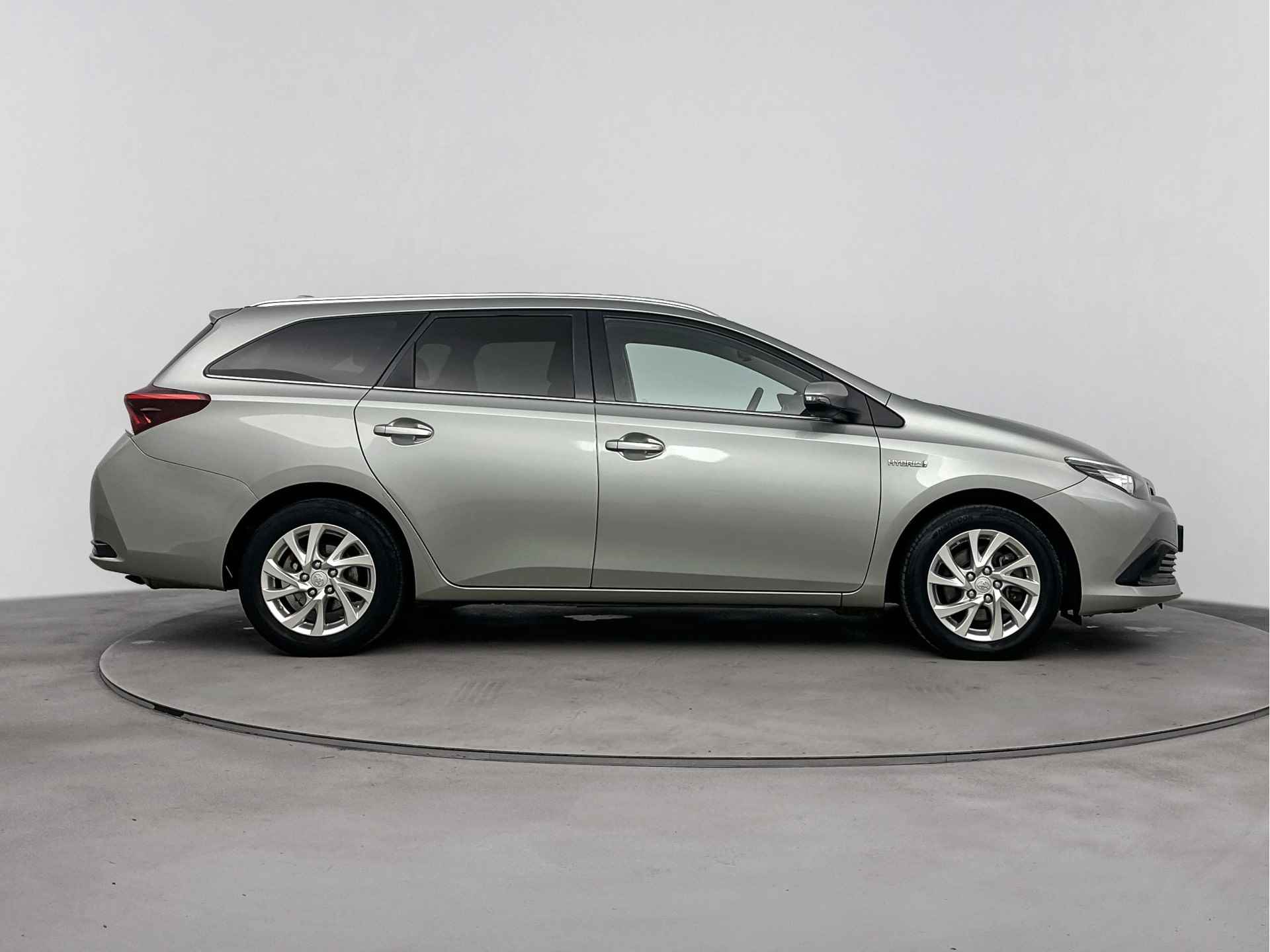 Toyota Auris Touring Sports 1.8 Hybrid Dynamic Go | Navigatie | Climate Control | Cruise Control | - 14/40