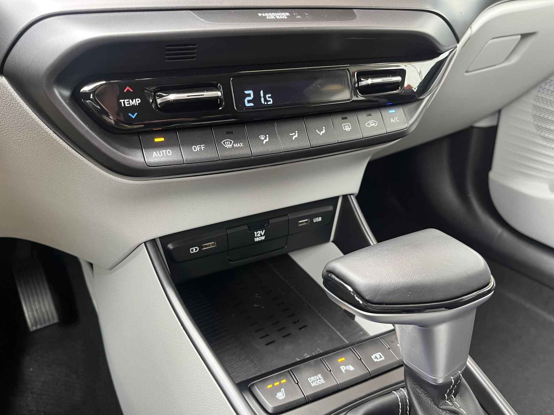 Hyundai i20 1.0 T-GDI Premium | Automaat | Navigatie | Cruise Control Adaptief | Climate Control | Parkeersensoren | Parkeercamera | 36Mnd. Garantie | Rijklaar! | - 25/31