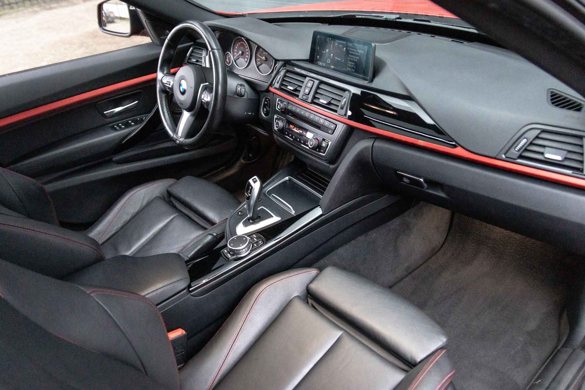 BMW 3-serie 335i xDrive 306PK GT High Executive | Panodak | Sportleder | Harman Kardon | Head-Up - 33/41