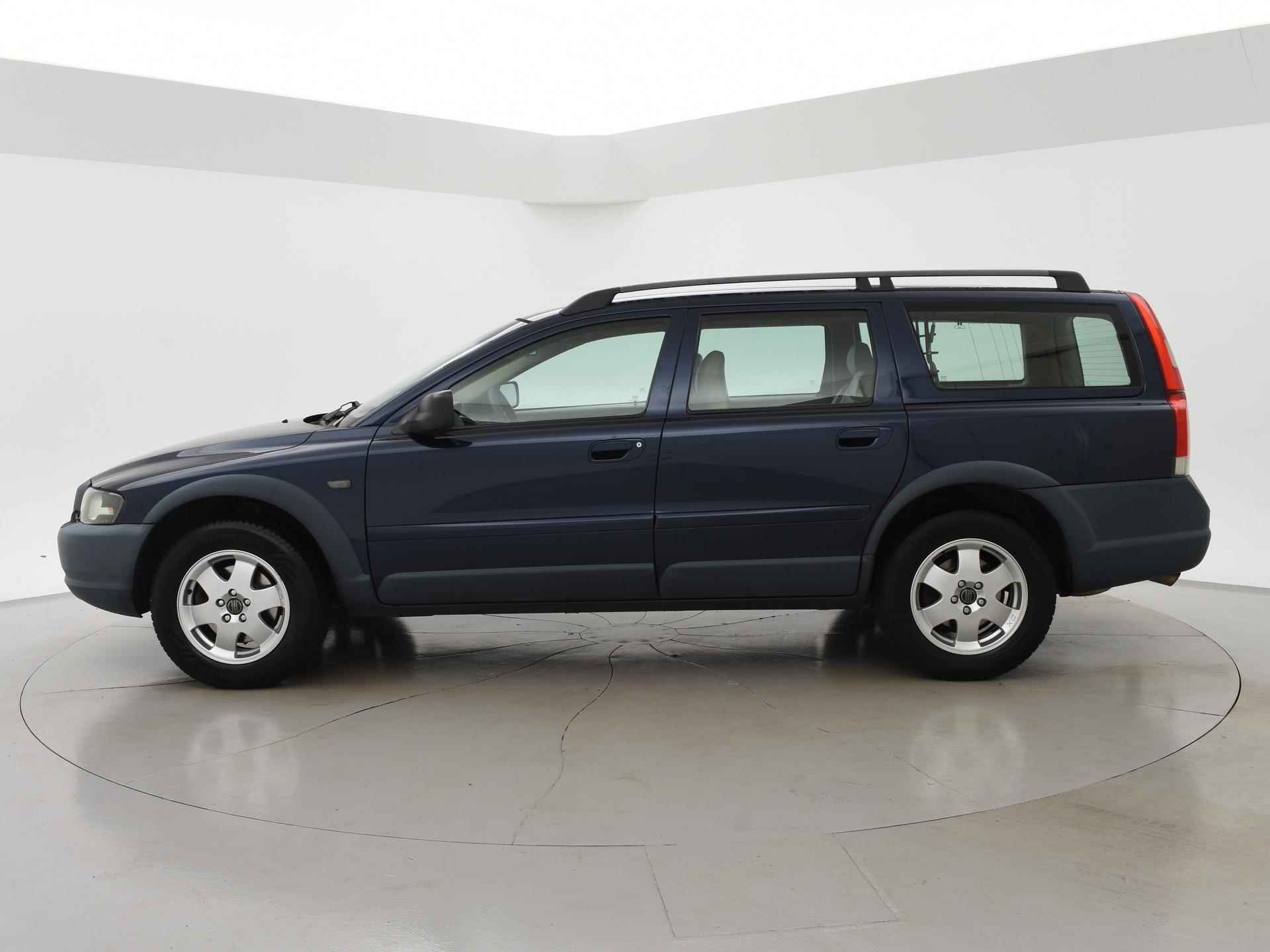 Volvo XC70 2.5 T 209 PK AUT. AWD + LEDER / TREKHAAK - 6/23