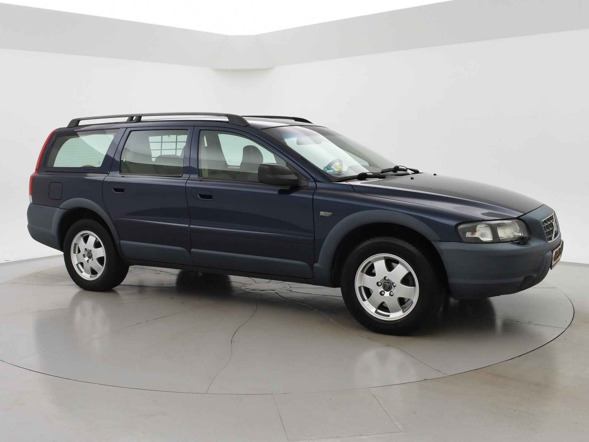 Volvo XC70 2.5 T 209 PK AUT. AWD + LEDER / TREKHAAK - 12/23