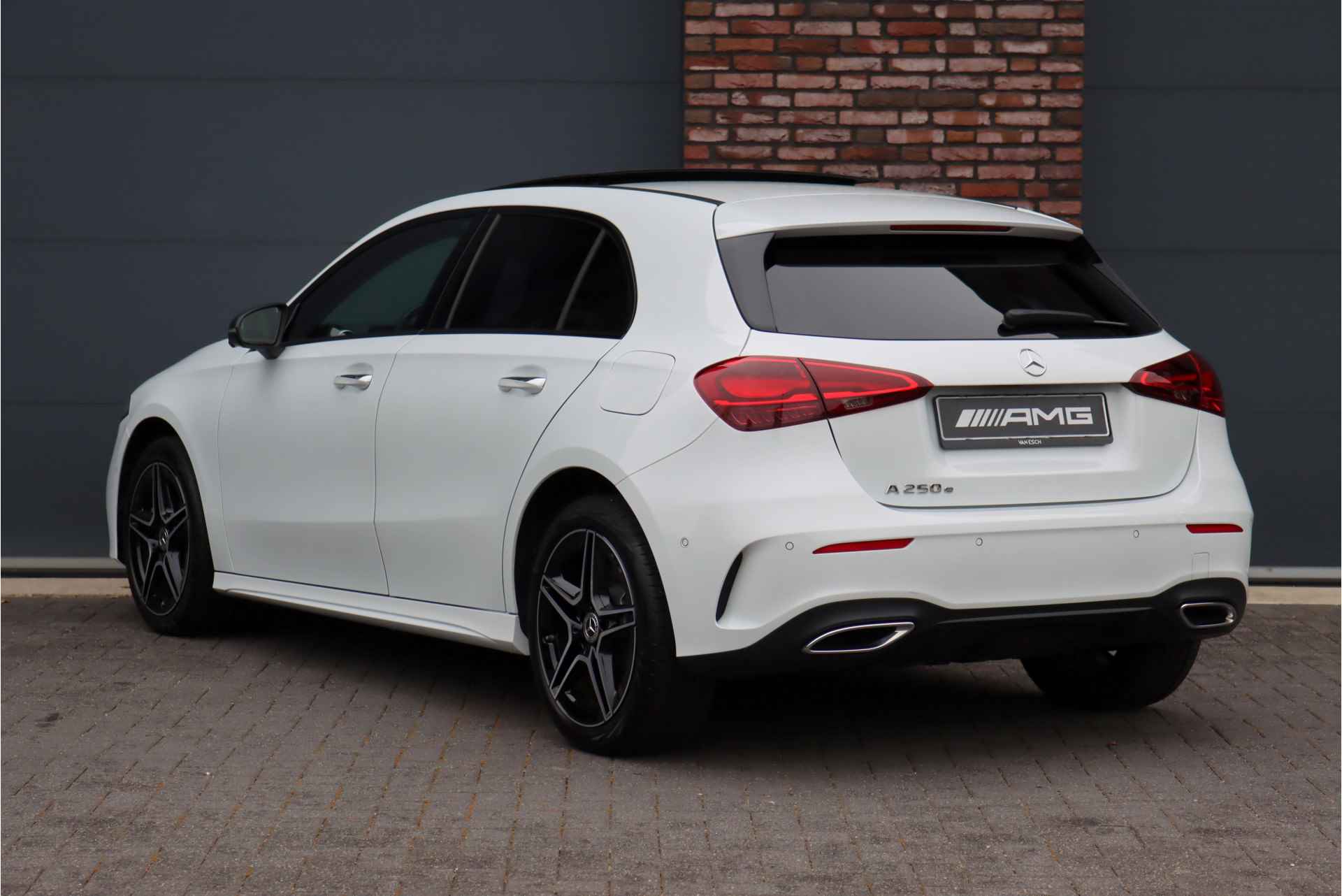 Mercedes-Benz A-Klasse 250 e Premium+ AMG Line Aut8 | Facelift | Exclusiefpakket | Distronic+ | Panoramadak | Memory | Keyless Go | Surround Camera | Augmented Reality | Sfeerverlichting | - 6/44