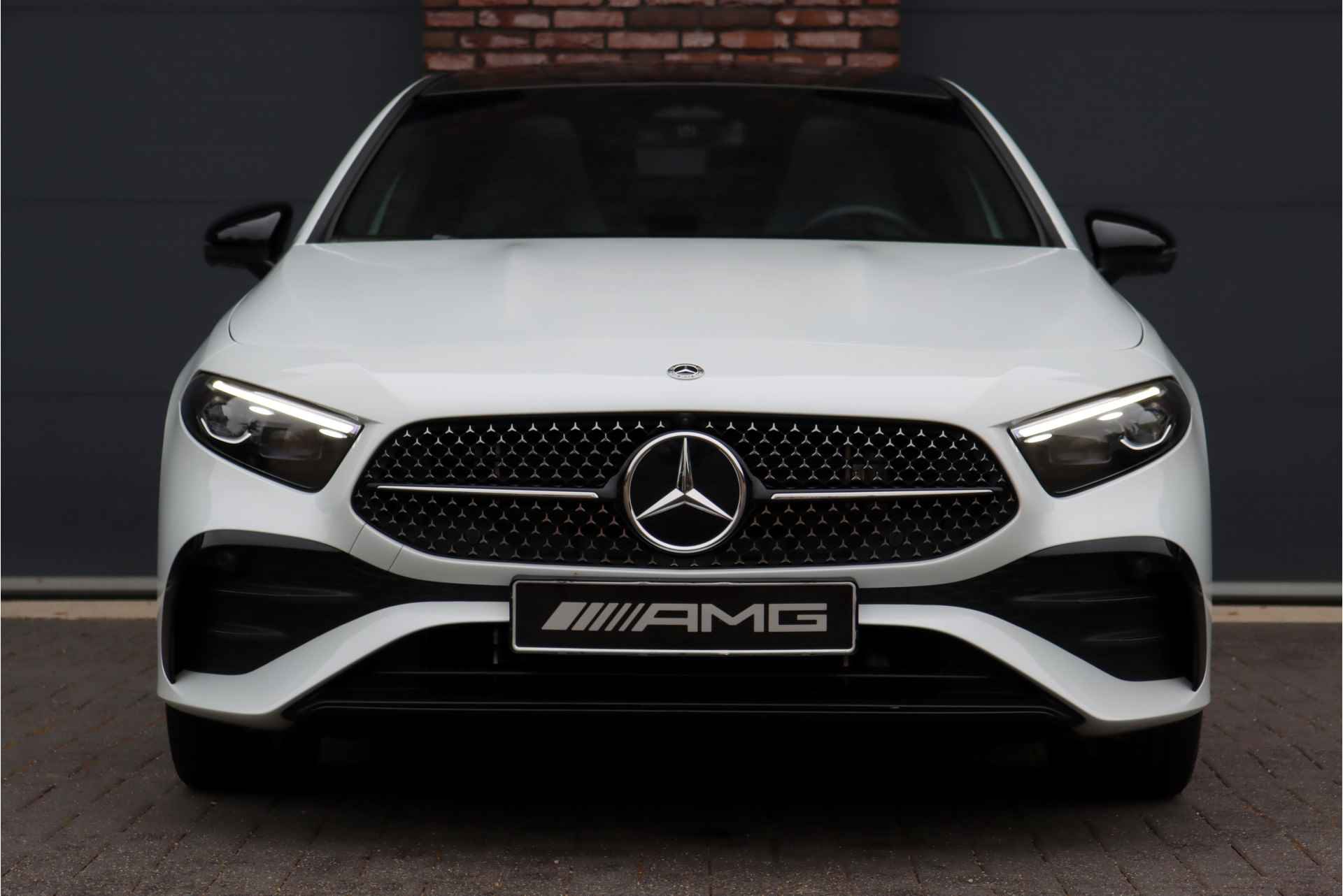 Mercedes-Benz A-Klasse 250 e Premium+ AMG Line Aut8 | Facelift | Exclusiefpakket | Distronic+ | Panoramadak | Memory | Keyless Go | Surround Camera | Augmented Reality | Sfeerverlichting | - 14/44