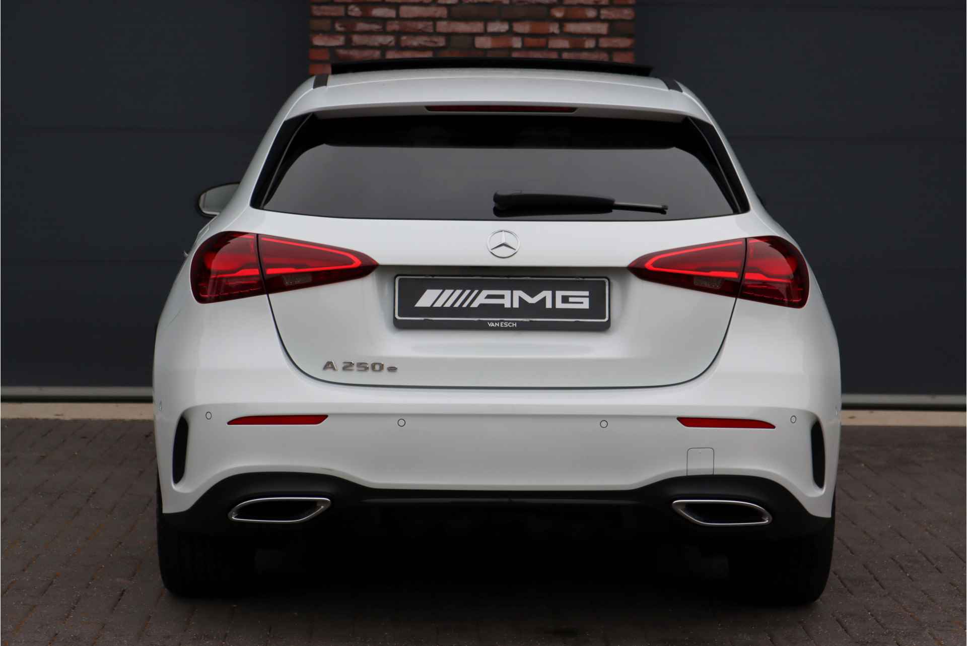 Mercedes-Benz A-Klasse 250 e Premium+ AMG Line Aut8 | Facelift | Exclusiefpakket | Distronic+ | Panoramadak | Memory | Keyless Go | Surround Camera | Augmented Reality | Sfeerverlichting | - 16/44