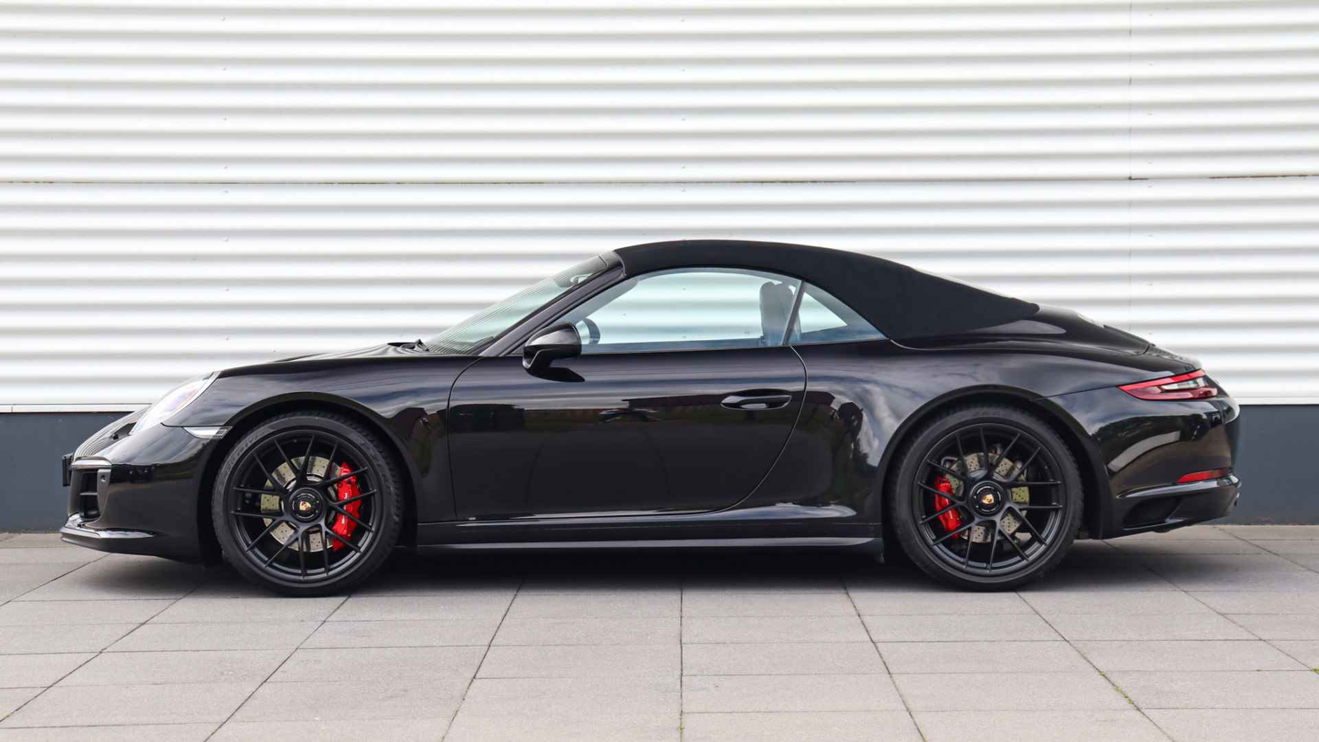 Porsche 911 Cabrio 3.0 Carrera GTS | BOSE Sound | Sportuitlaat | Achteruitrijcamera | GTS Interieurpakket karmijnrood - 34/35