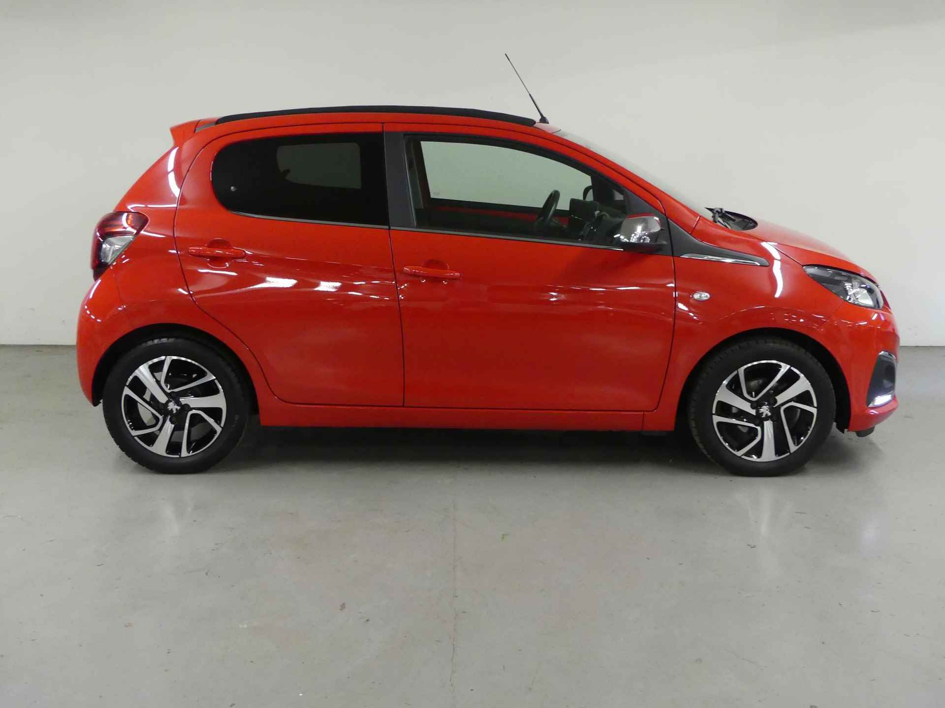 Peugeot 108 1.0 e-VTi Allure TOP!  | Vouwdak | Climate Control | Camera | Cruise Control | Apple Carplay/Android Auto| Lichtmetalen Velgen - 9/27