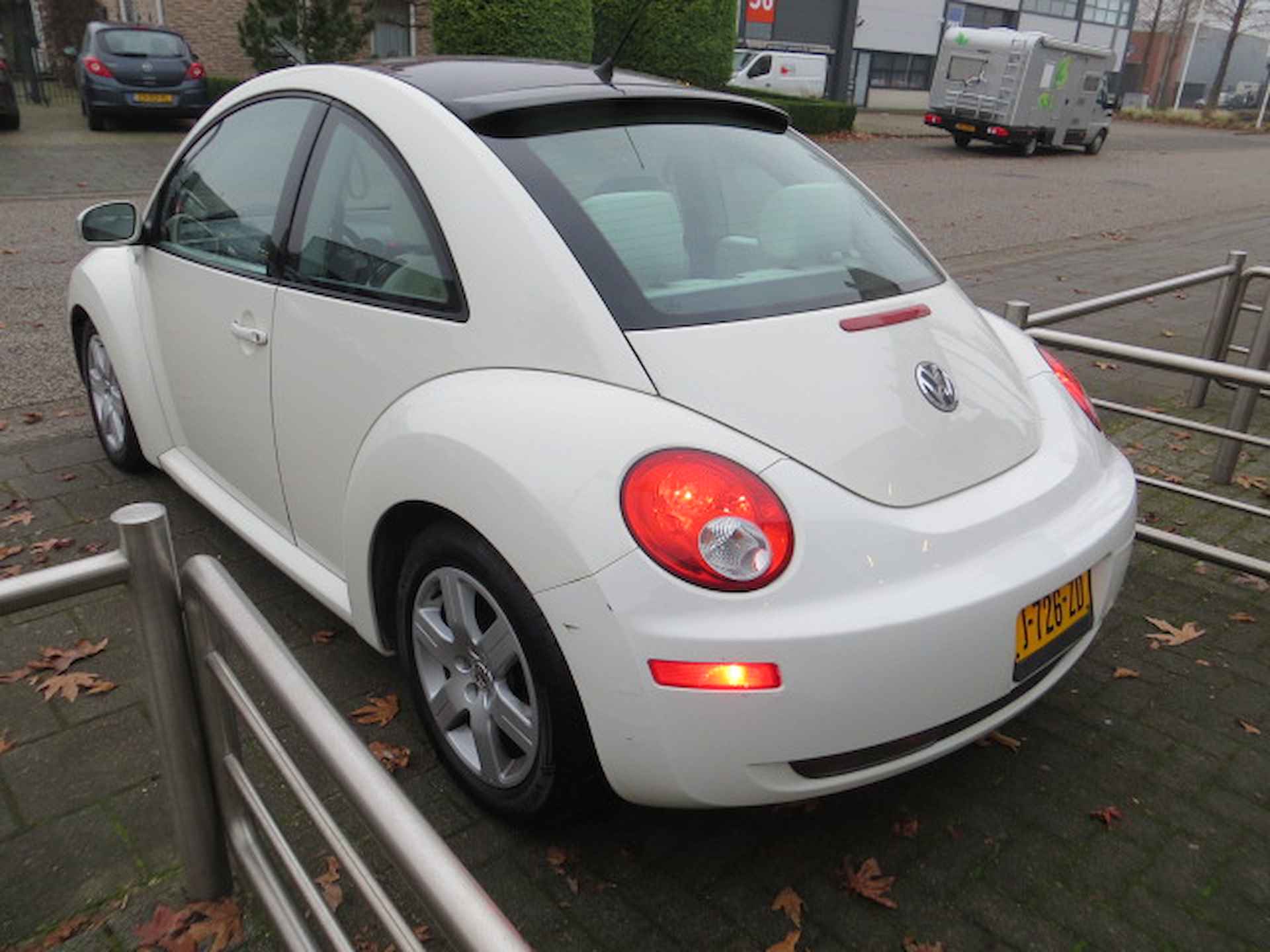 Volkswagen New Beetle 2.5 5 cylinder automaat 150 pk schuifdak ,leder,automaat ,lmv - 4/15