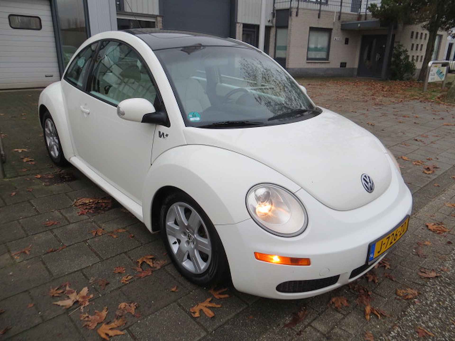 Volkswagen New Beetle 2.5 5 cylinder automaat 150 pk schuifdak ,leder,automaat ,lmv - 6/15