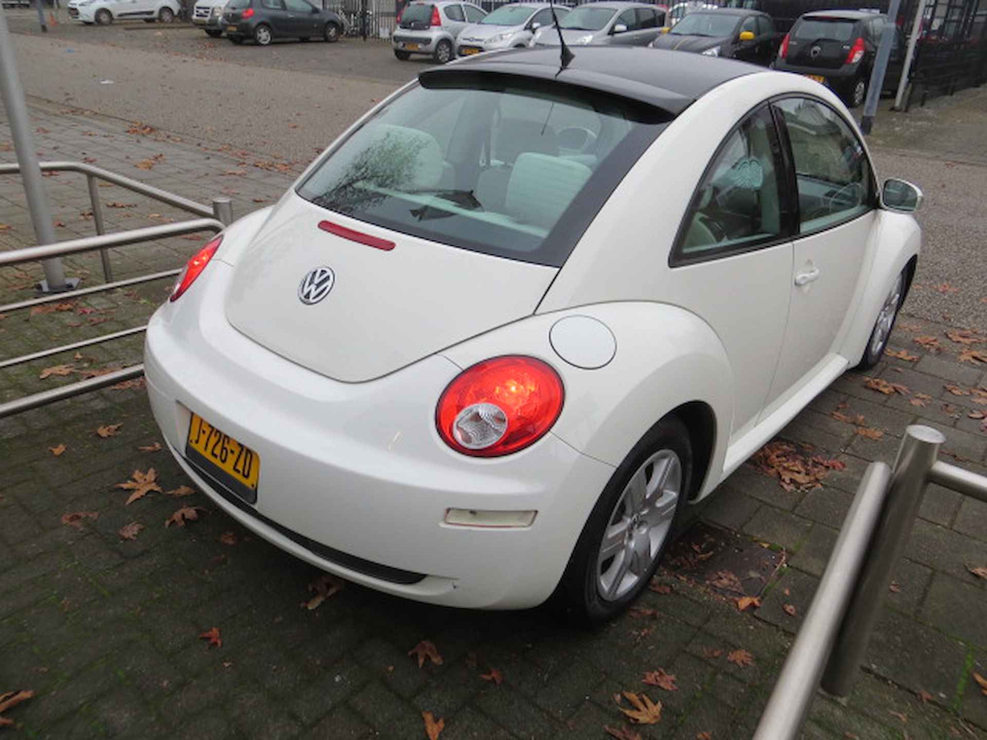 Volkswagen New Beetle 2.5 5 cylinder automaat 150 pk schuifdak ,leder,automaat ,lmv - 8/15