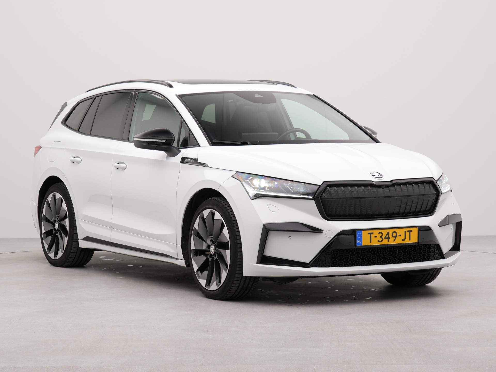 Škoda Enyaq iV 80 Sportline 150kW / 204pk automaat | Navigatie by App | Panoramisch schuif en kanteldak | LM velgen 21"| Zwenkbare trekhaak | Climatcontrol | Achteruitrijcamera | - 2/40